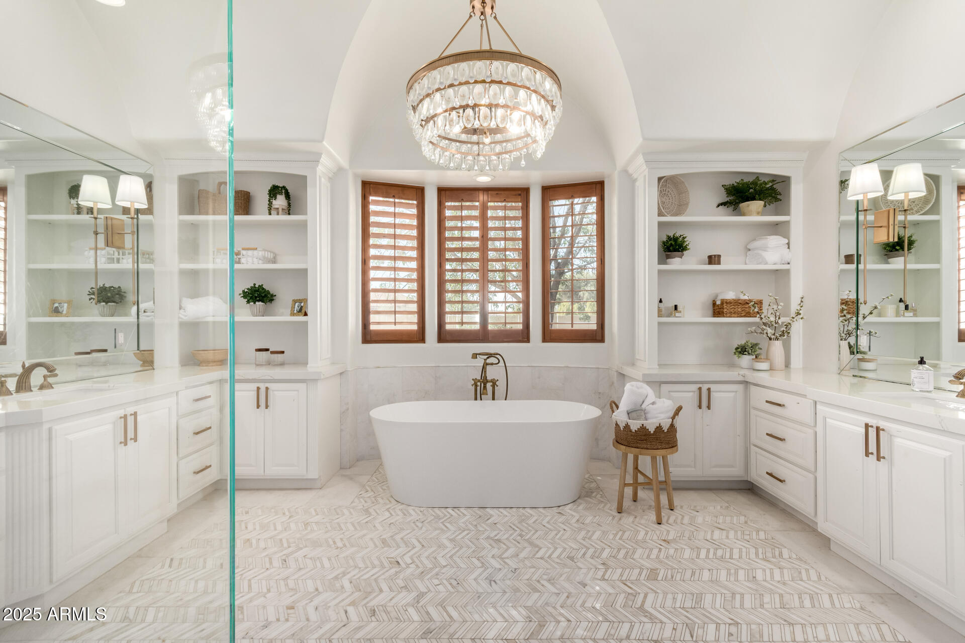 2527 E BEECHNUT Court