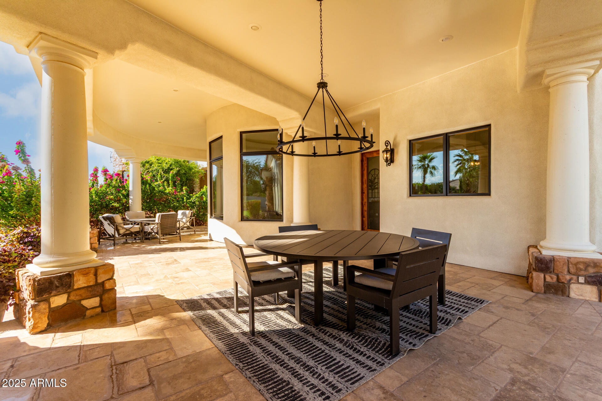 2527 E BEECHNUT Court