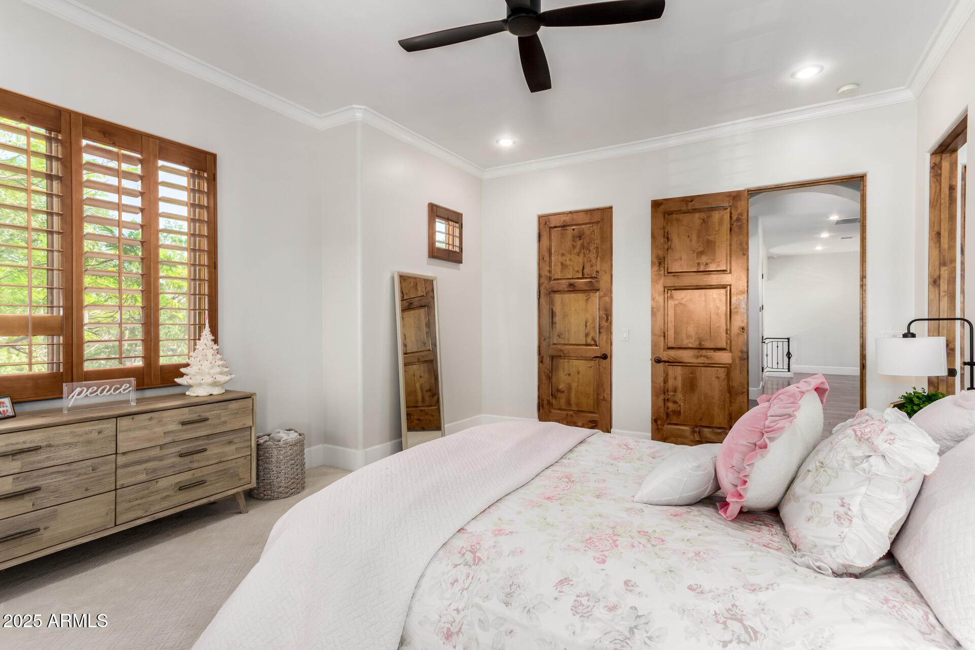 2527 E BEECHNUT Court