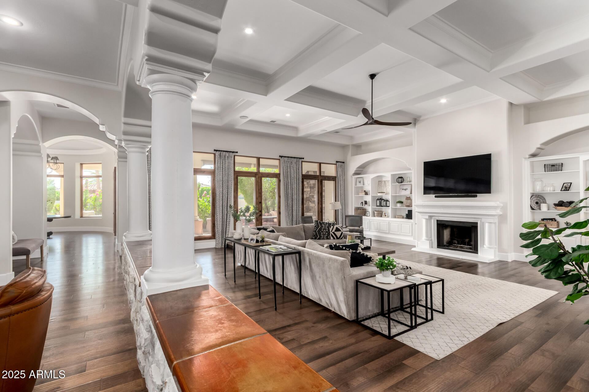 2527 E BEECHNUT Court