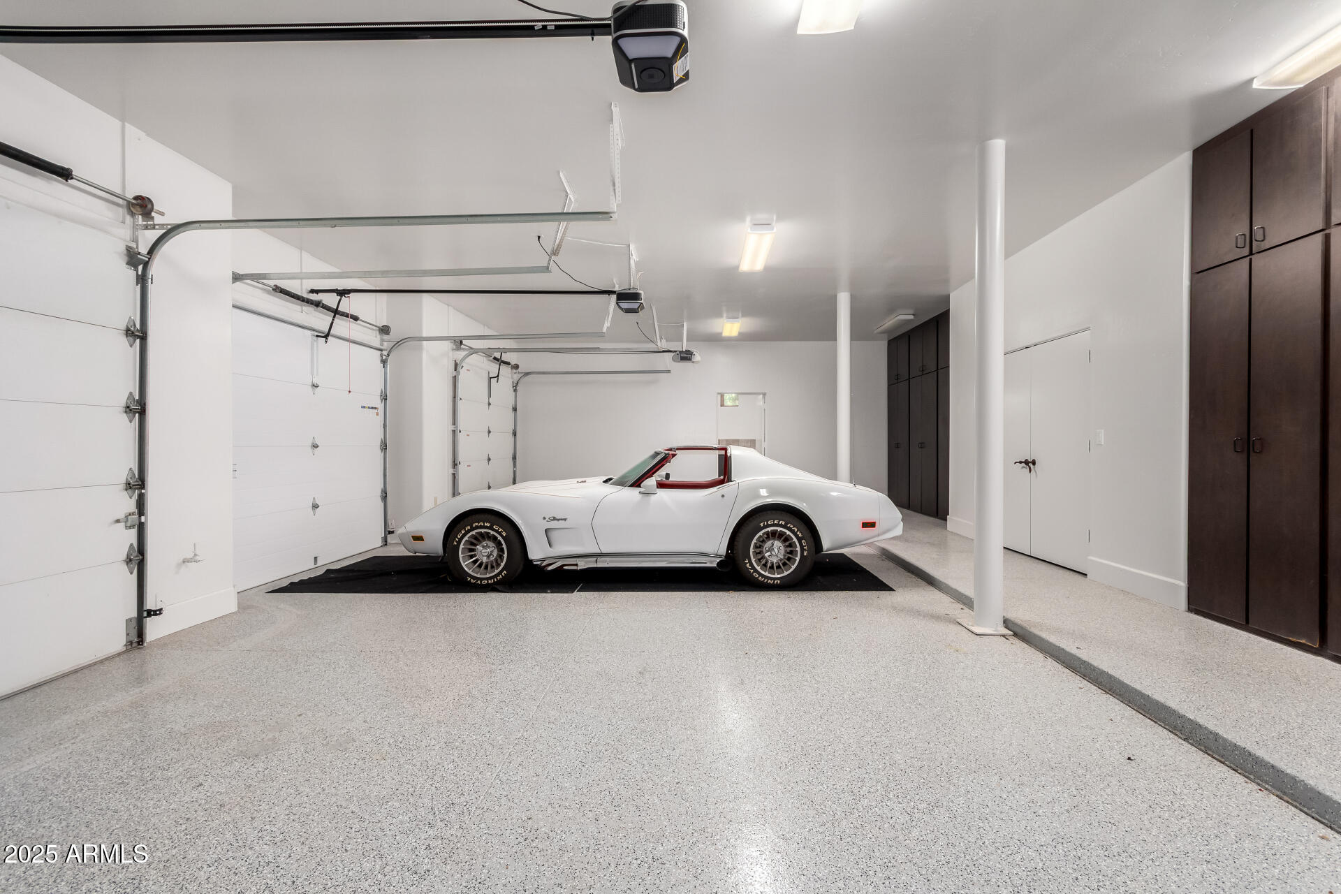 2527 E BEECHNUT Court