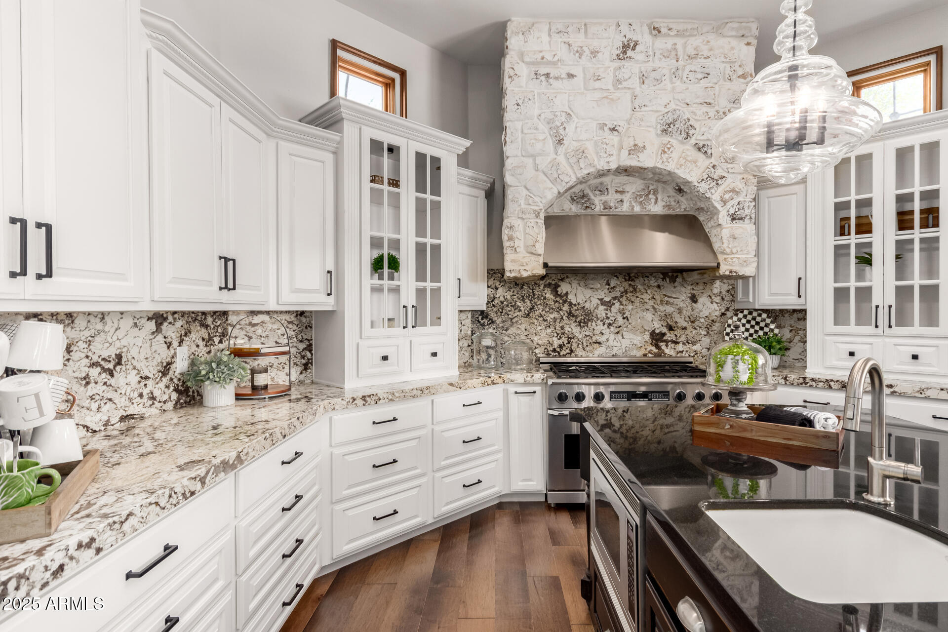 2527 E BEECHNUT Court