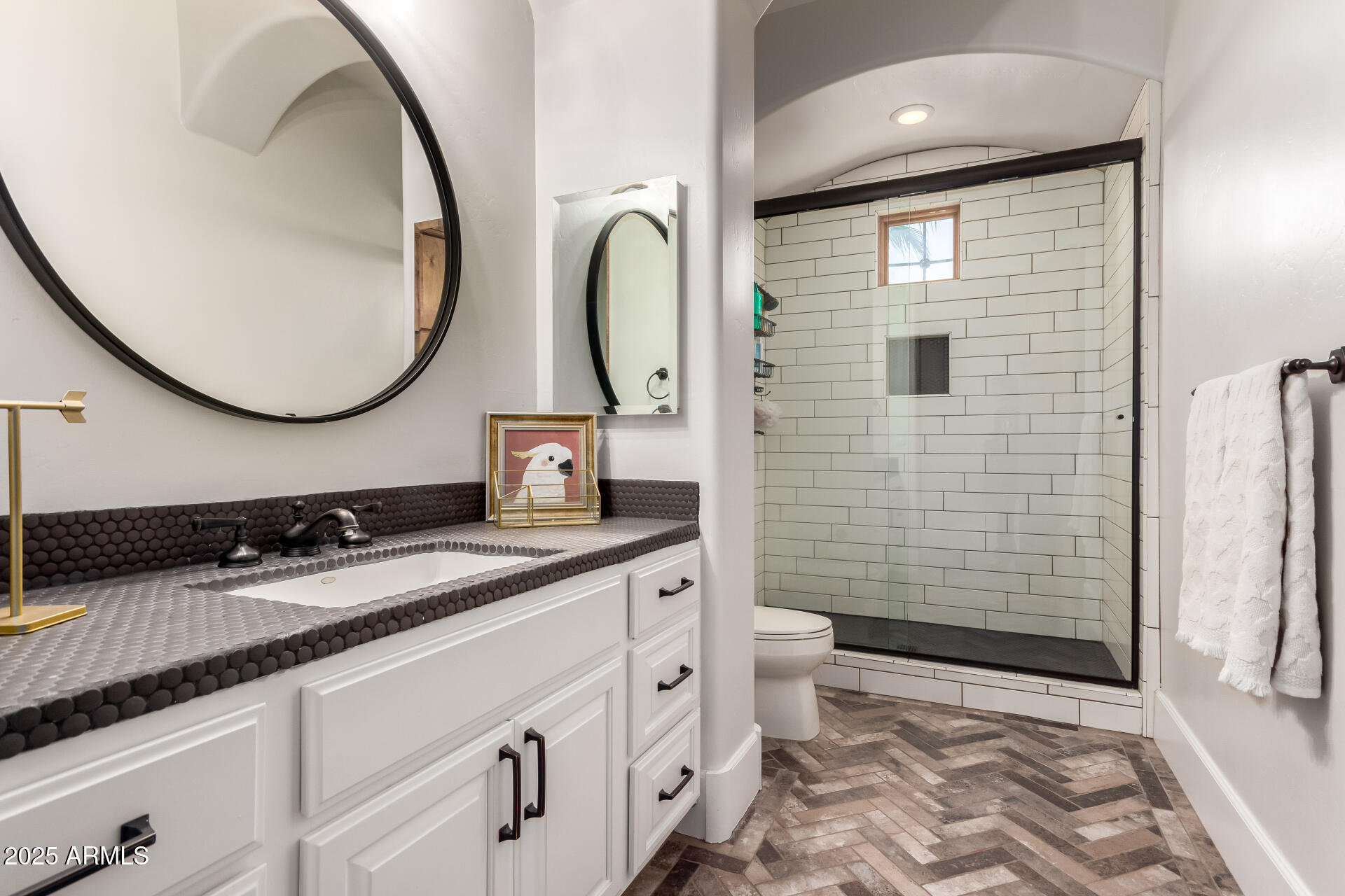 2527 E BEECHNUT Court