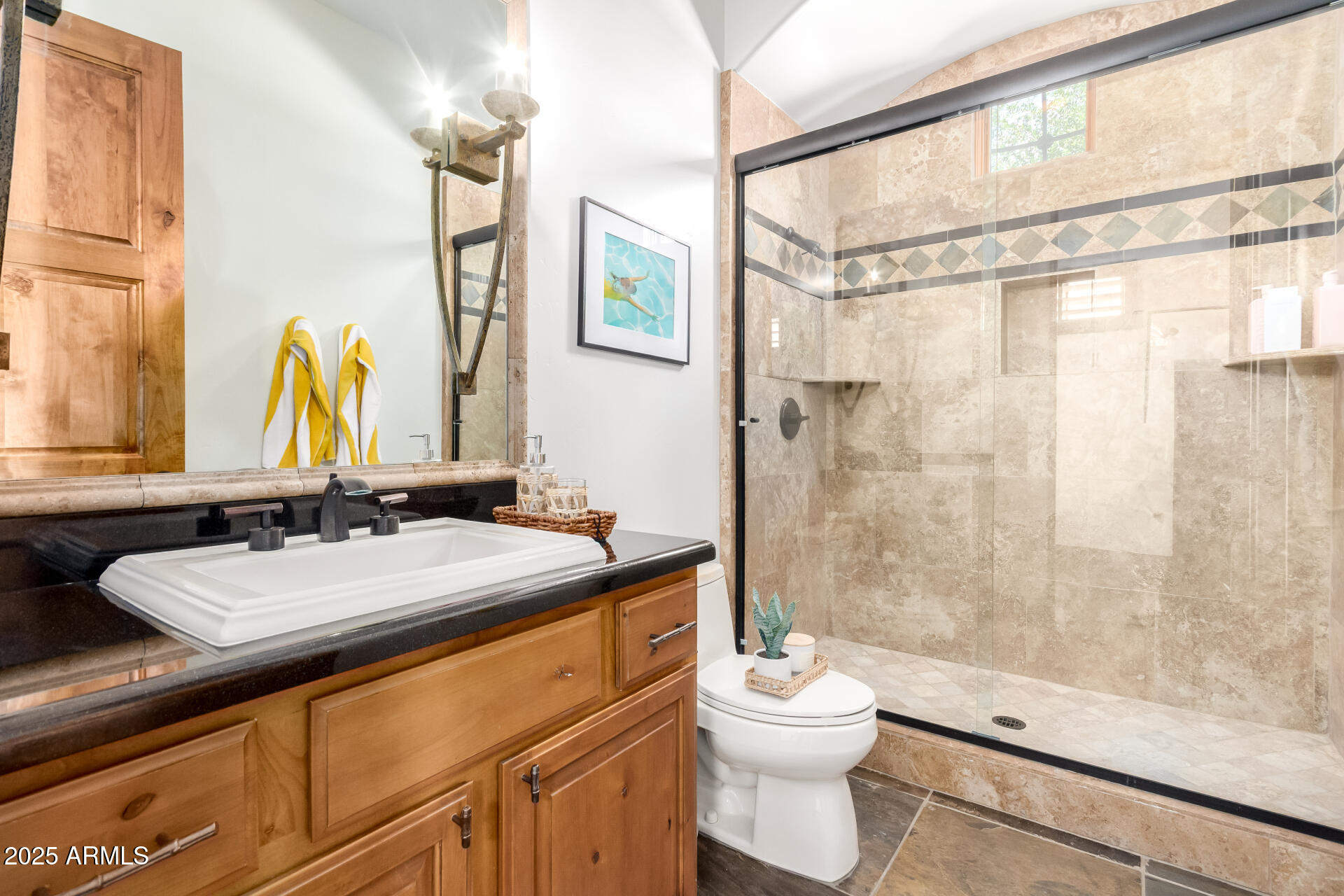 2527 E BEECHNUT Court