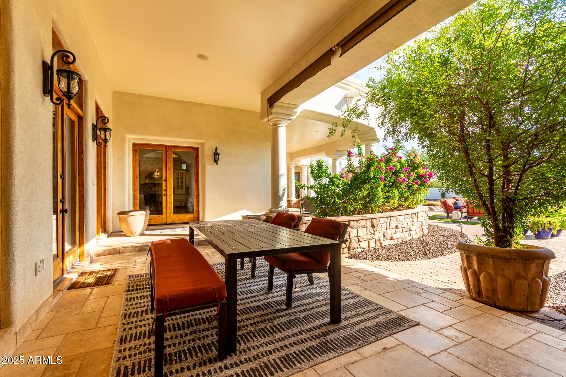 2527 E BEECHNUT Court