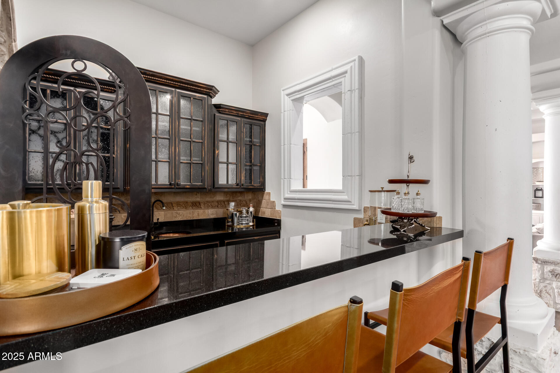 2527 E BEECHNUT Court