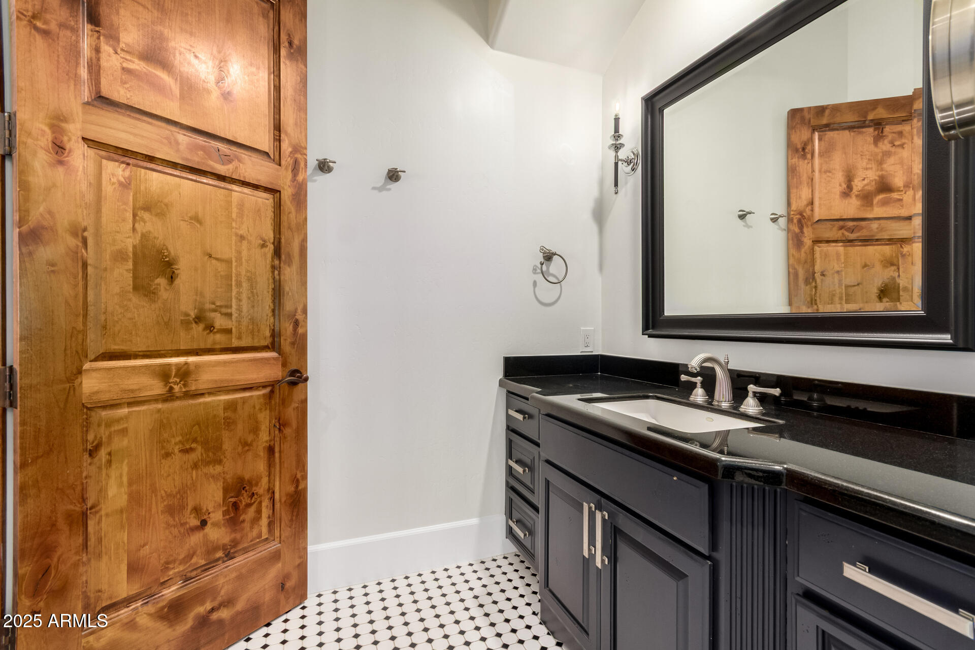 2527 E BEECHNUT Court