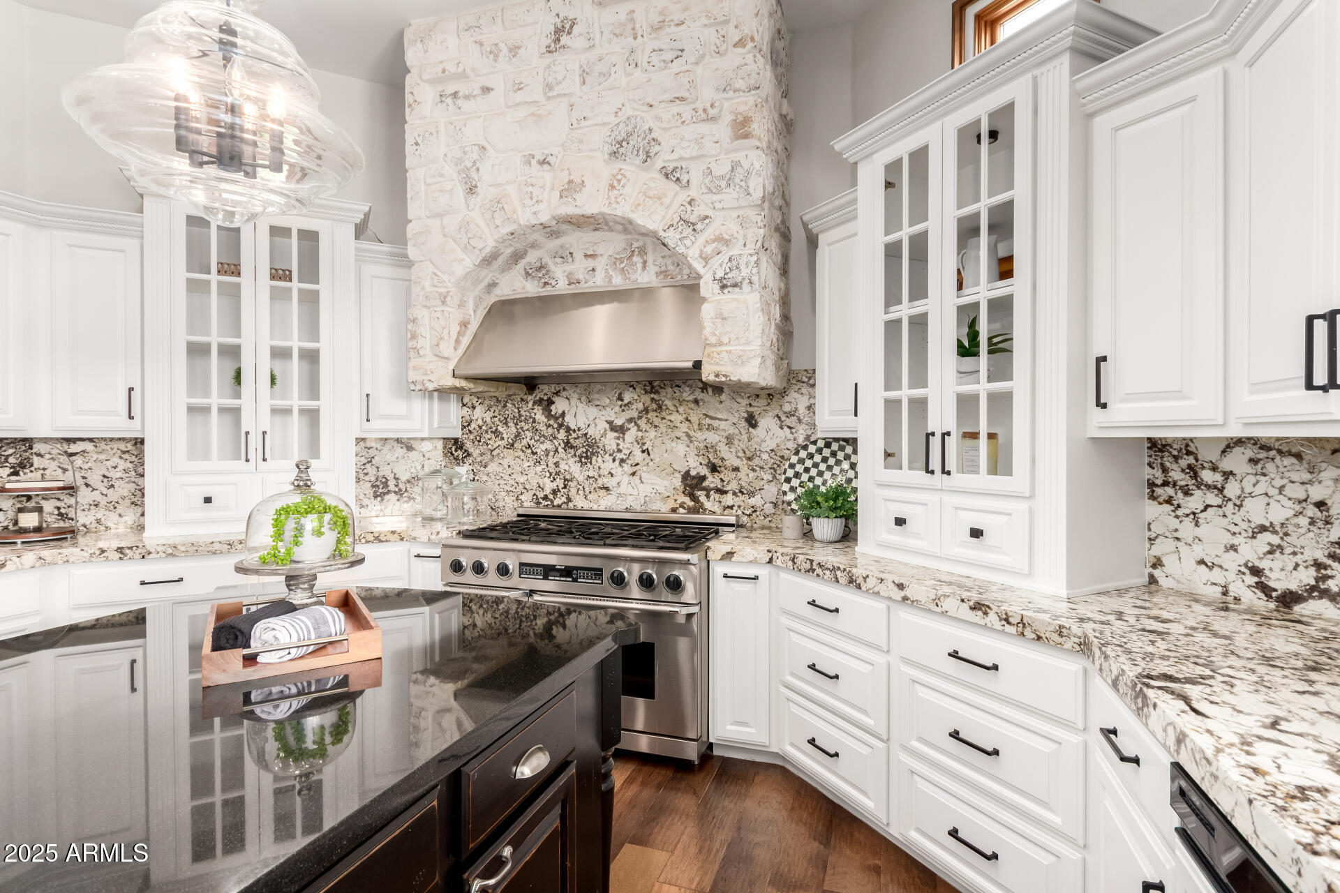 2527 E BEECHNUT Court