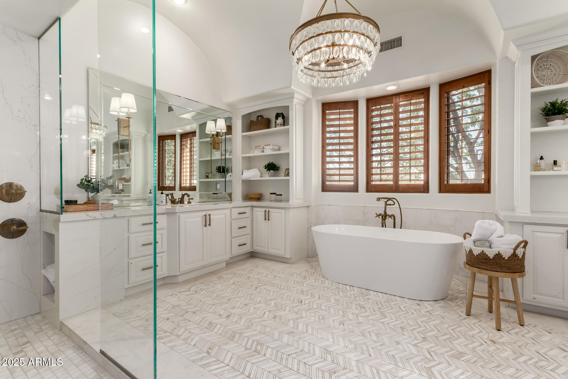 2527 E BEECHNUT Court