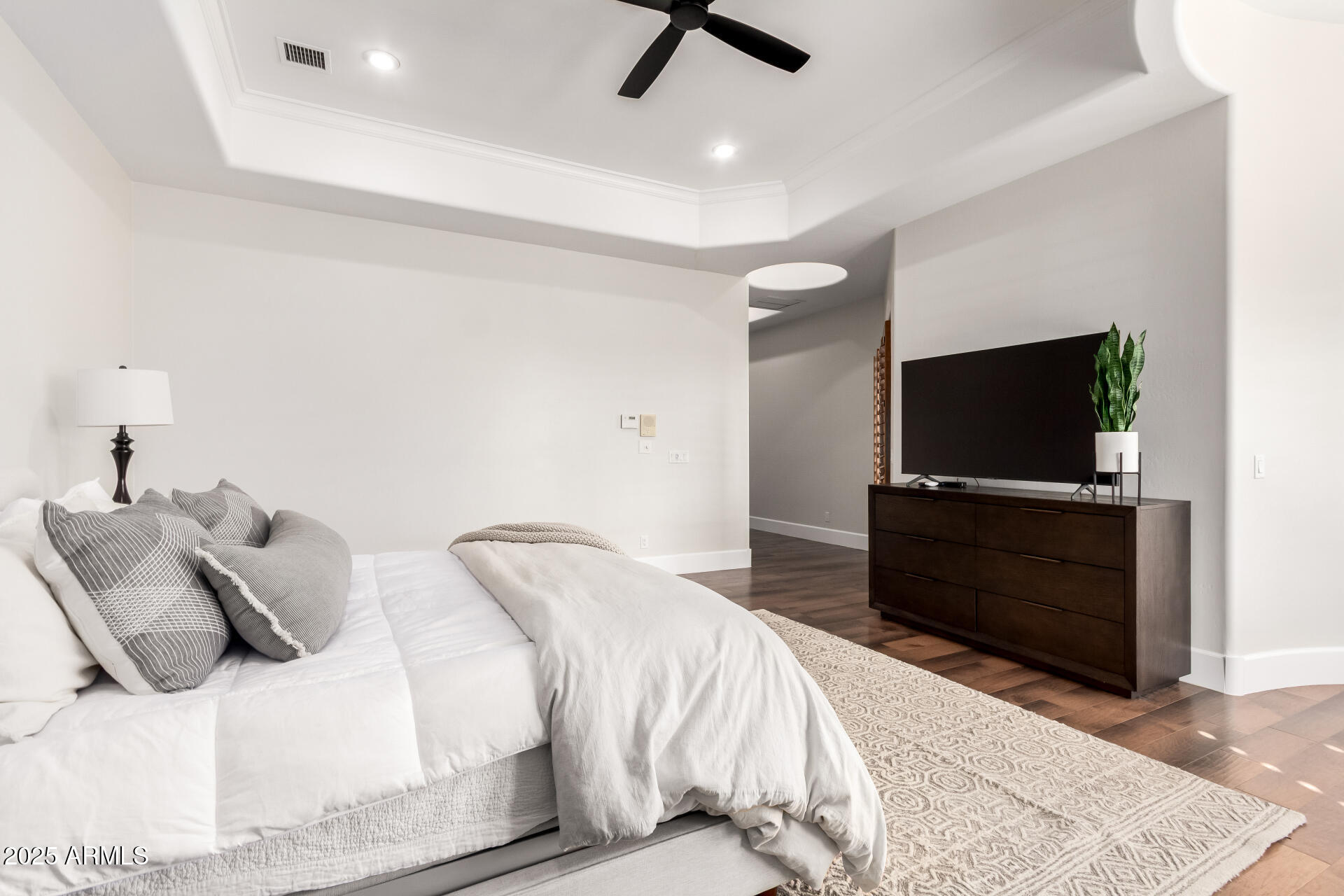 2527 E BEECHNUT Court