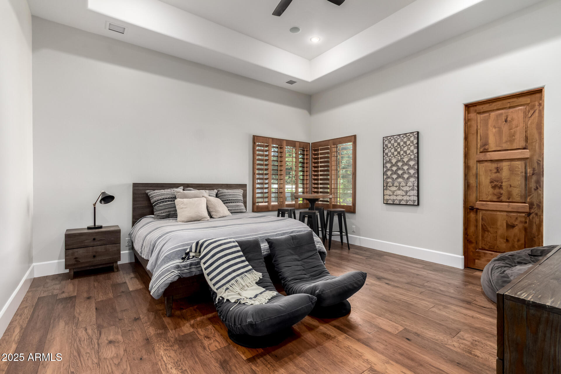 2527 E BEECHNUT Court