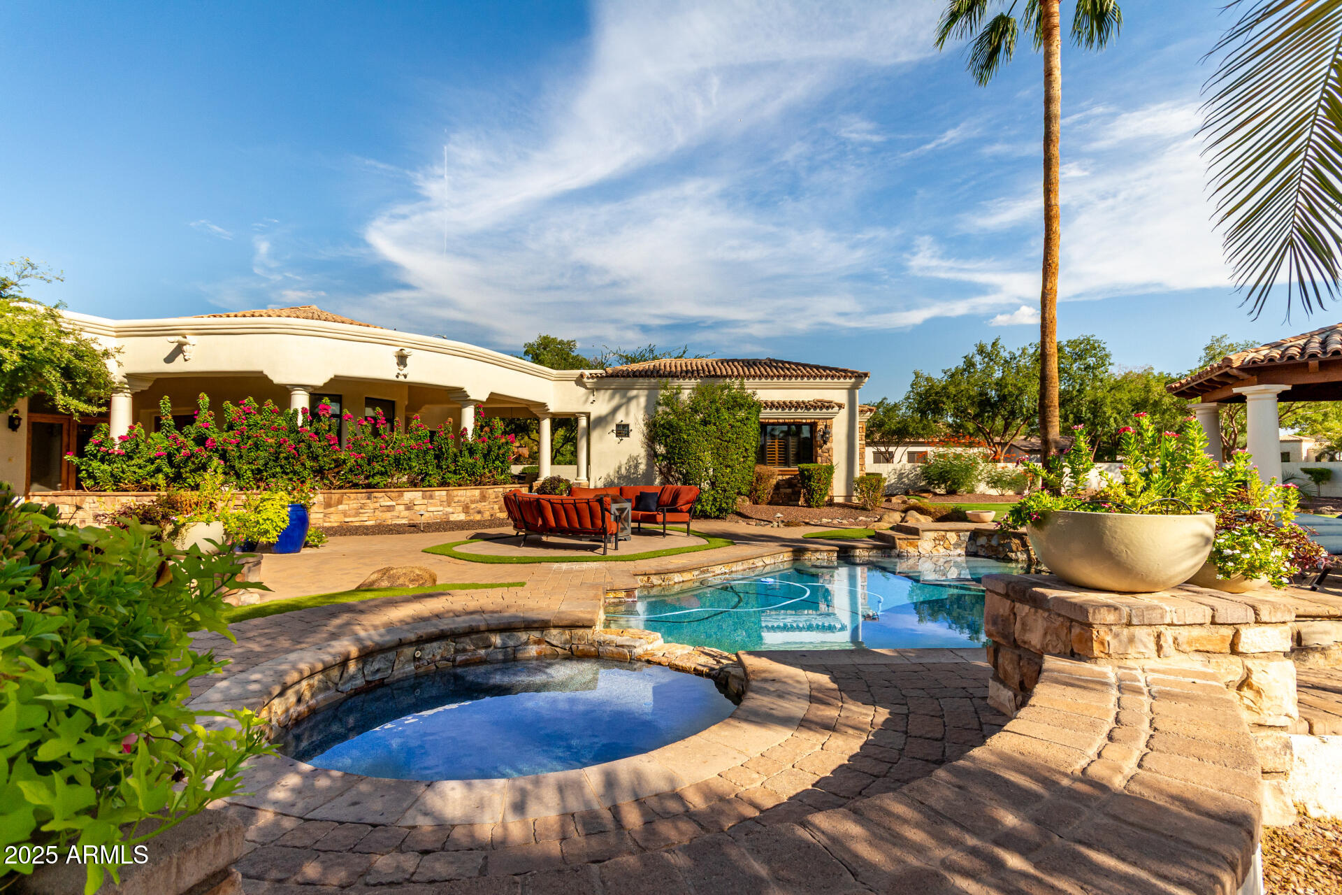 2527 E BEECHNUT Court