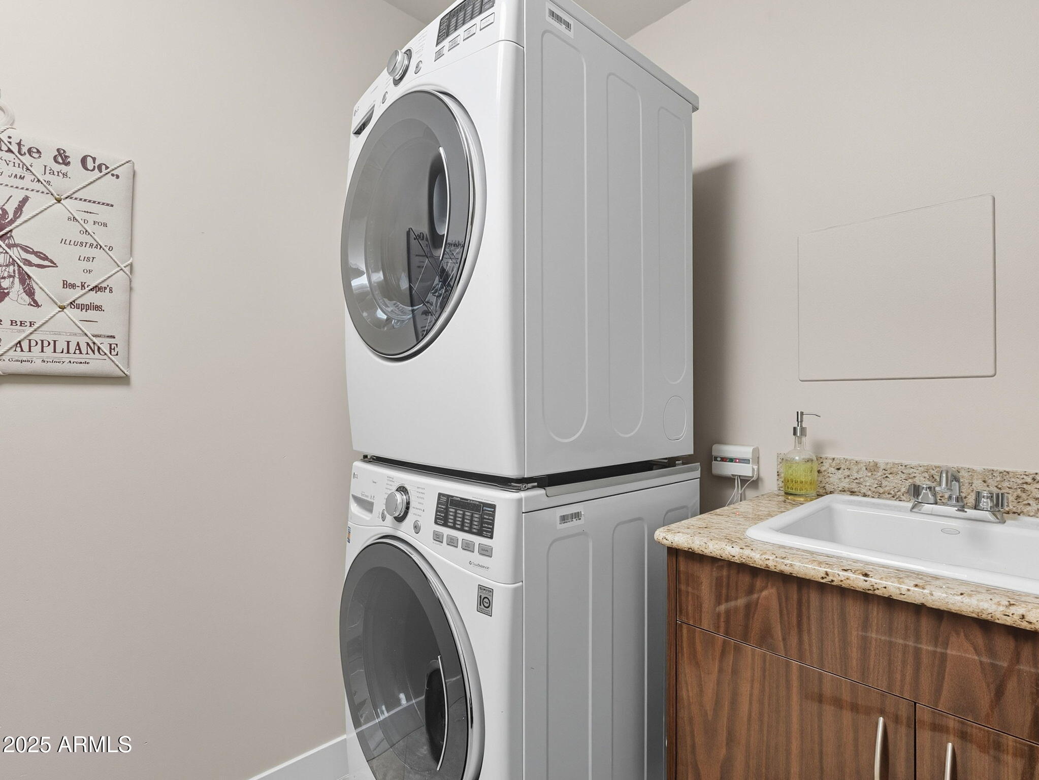 140 E RIO SALADO Parkway, 512