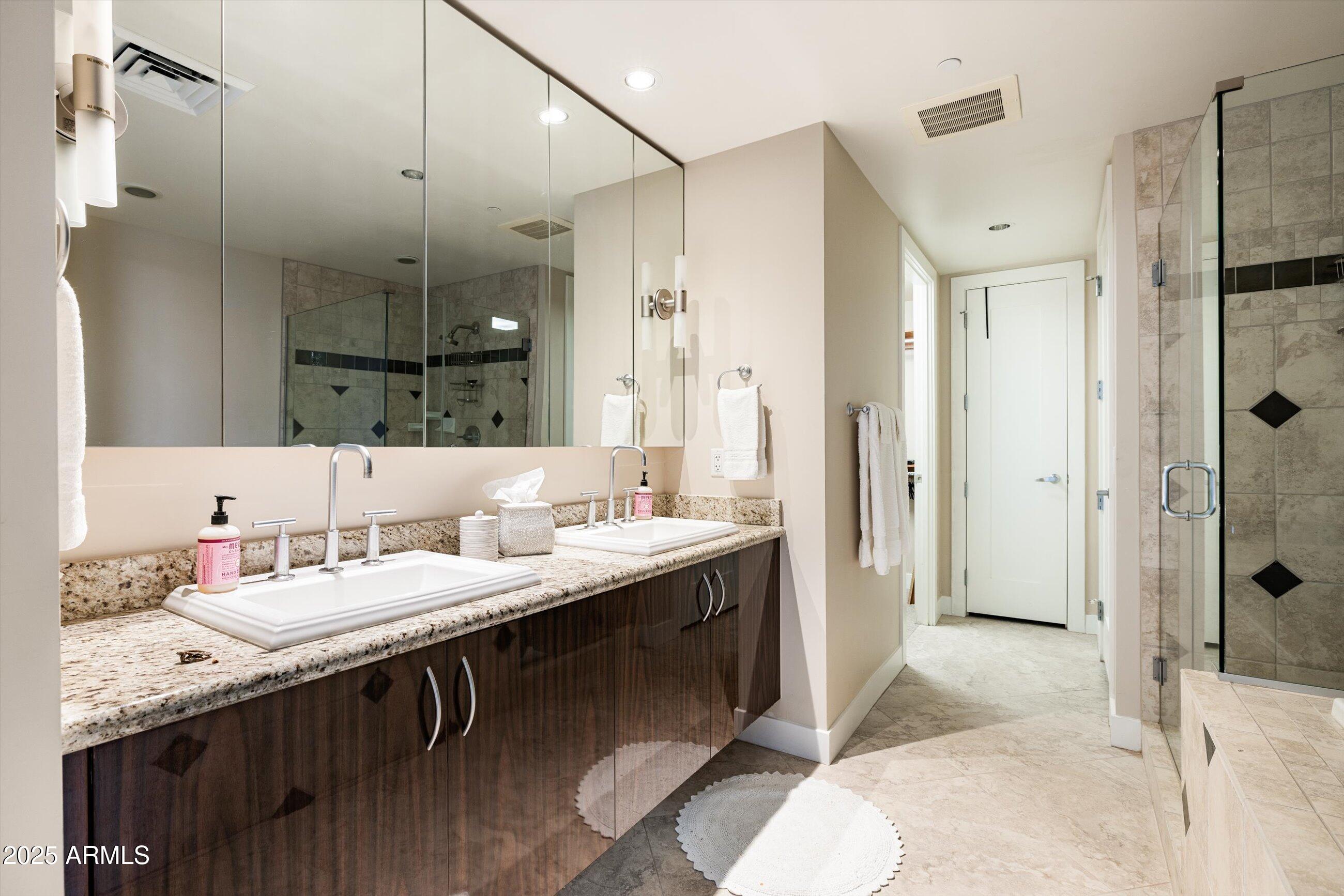 140 E RIO SALADO Parkway, 512