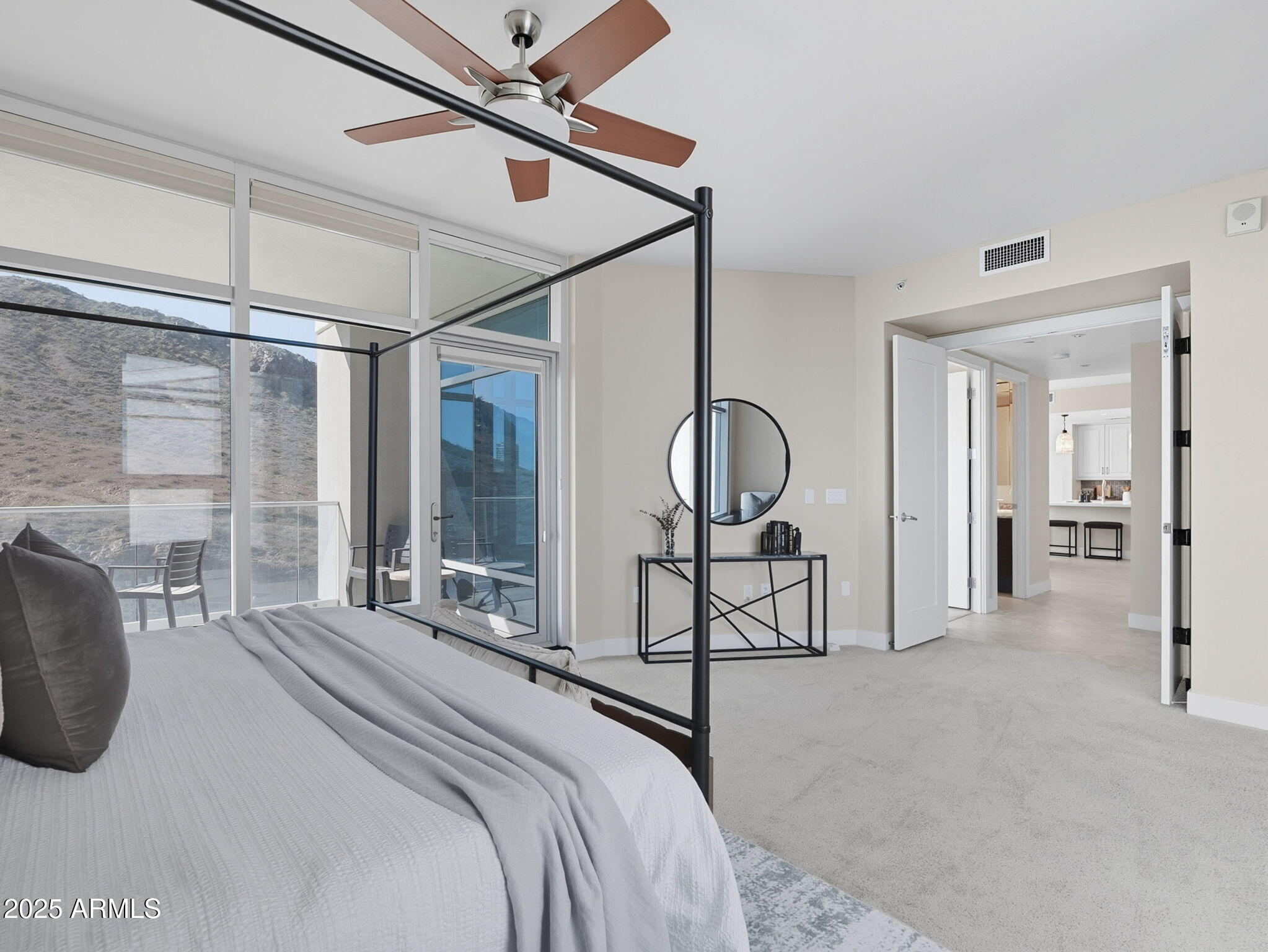 140 E RIO SALADO Parkway, 512