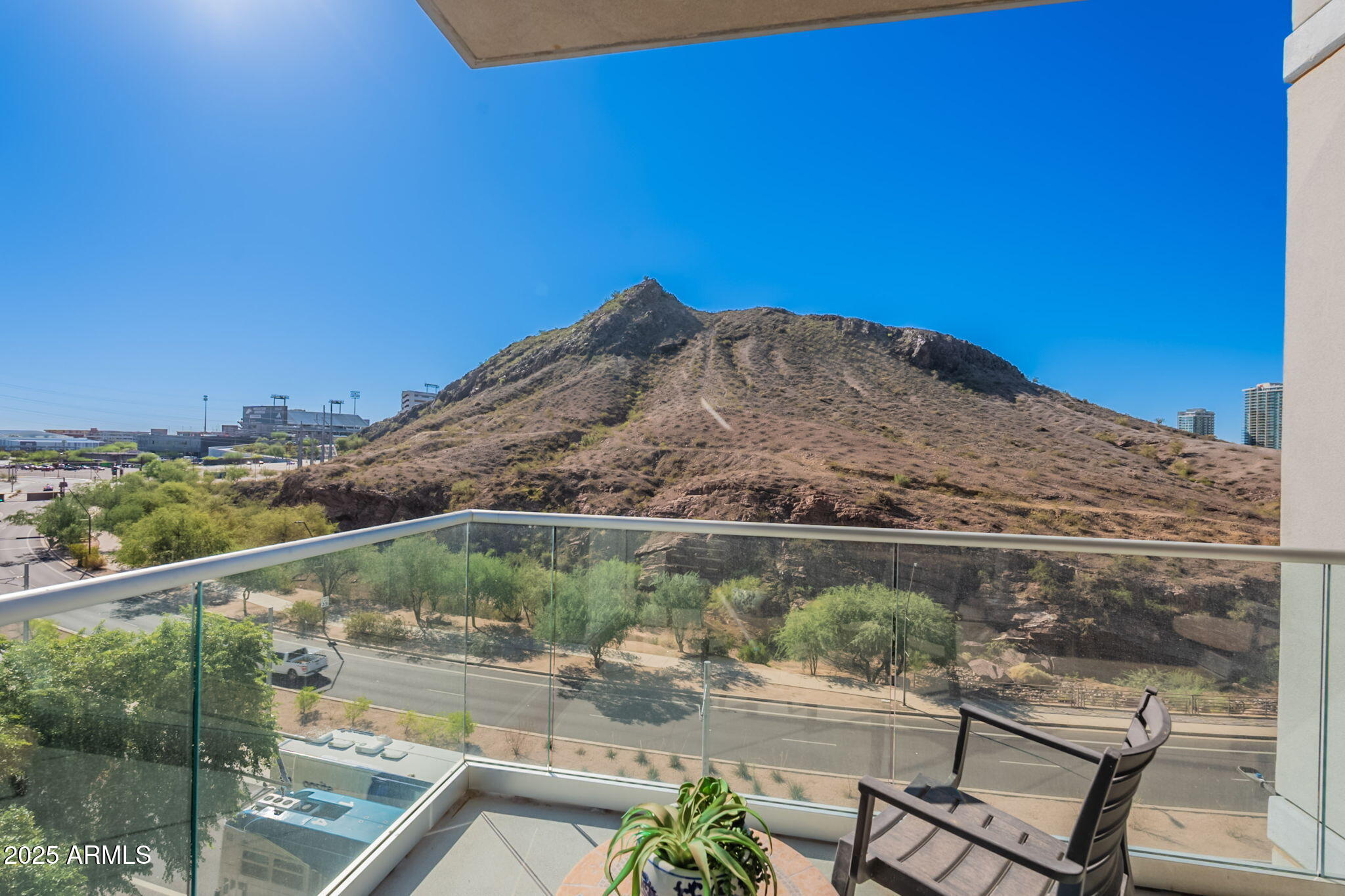 140 E RIO SALADO Parkway, 512