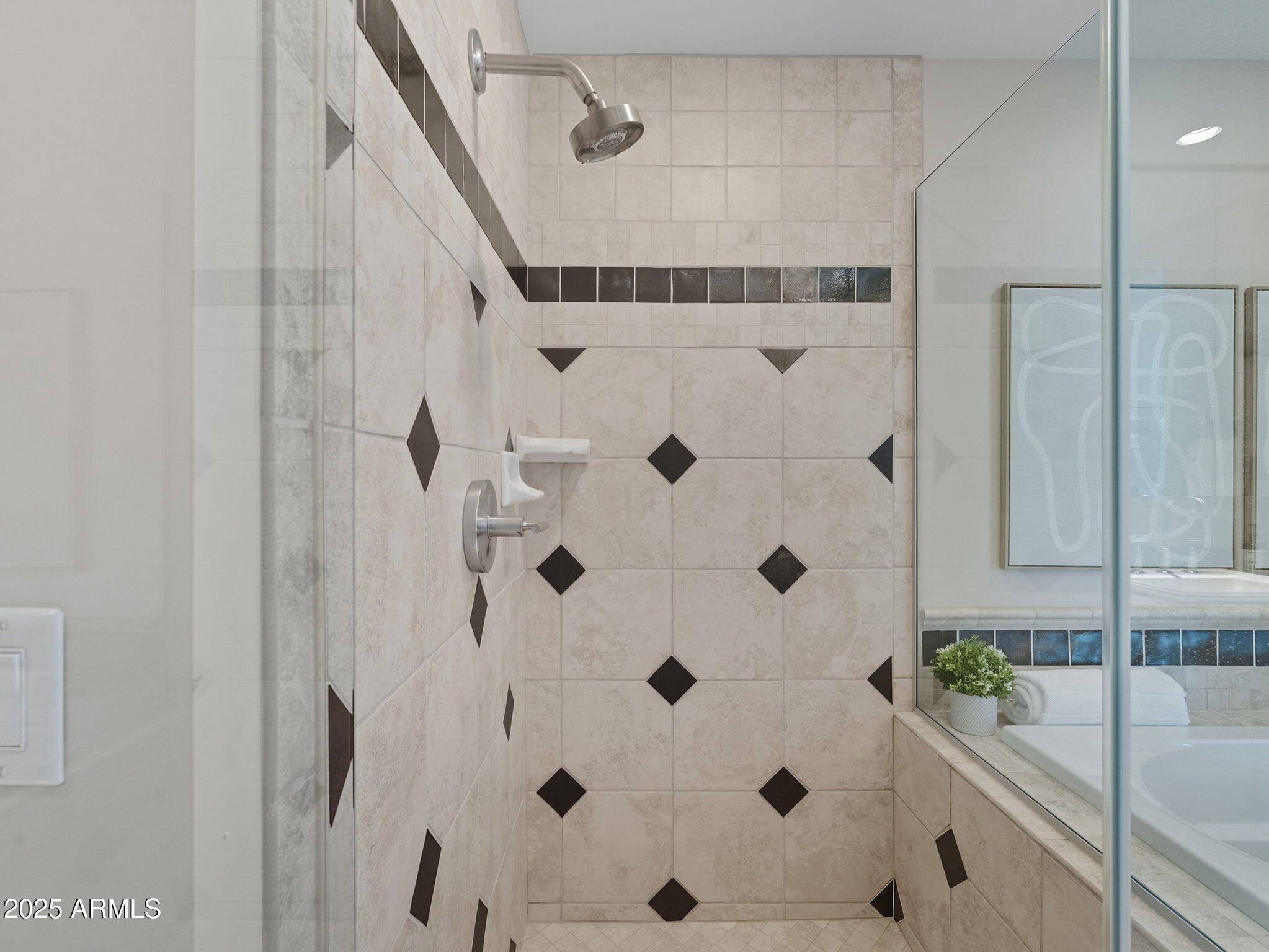 140 E RIO SALADO Parkway, 512