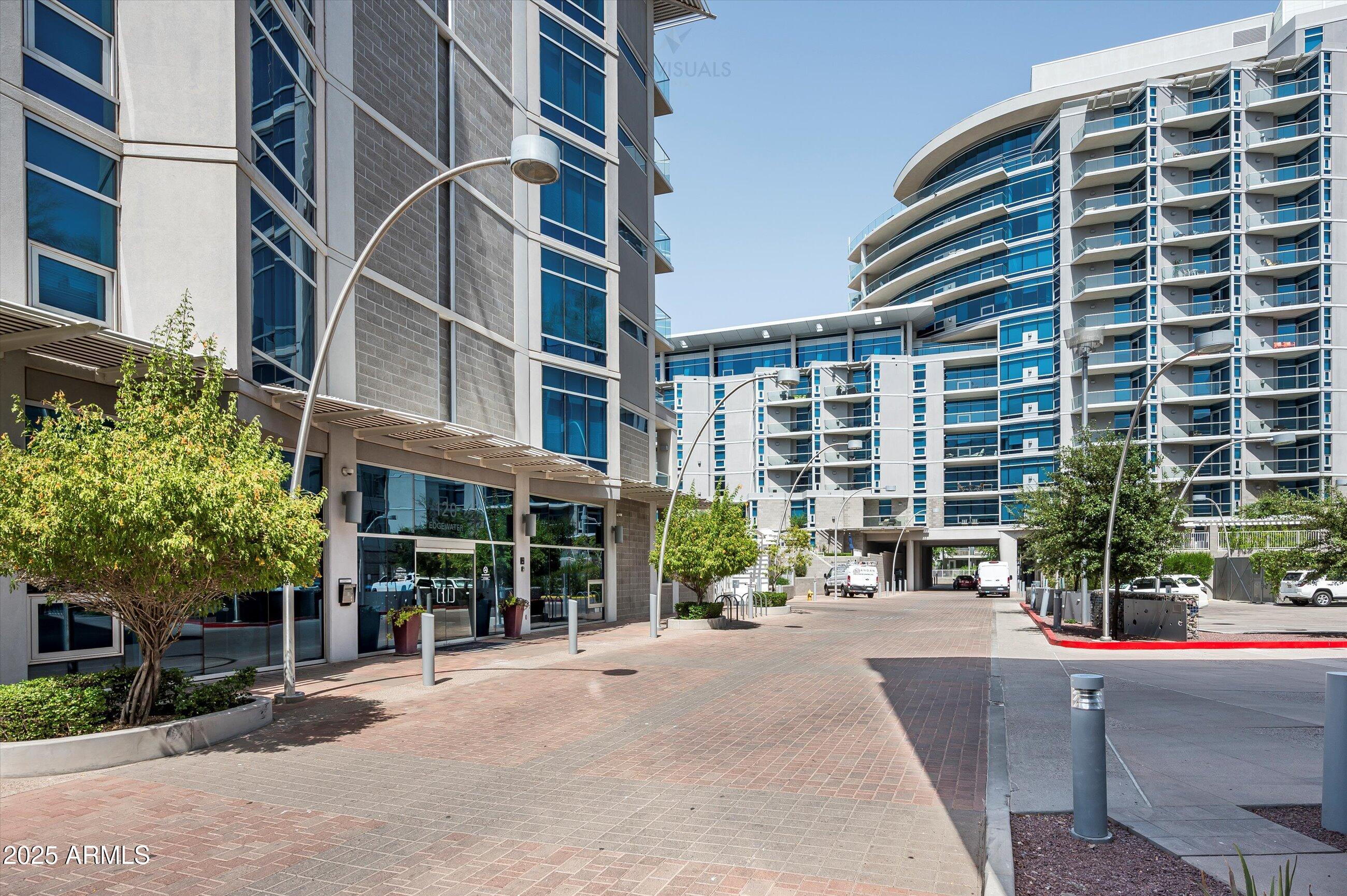 140 E RIO SALADO Parkway, 512