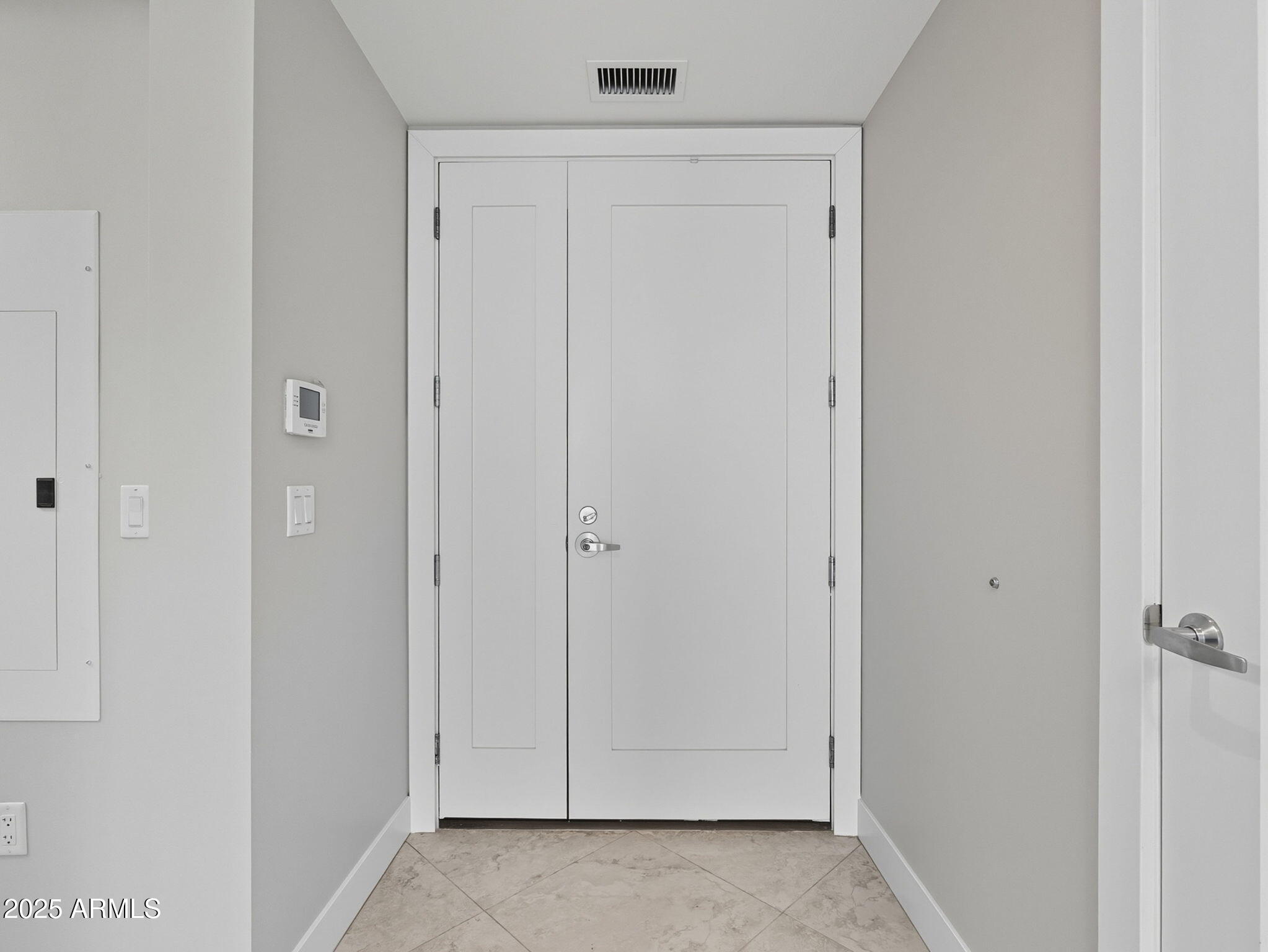 140 E RIO SALADO Parkway, 512