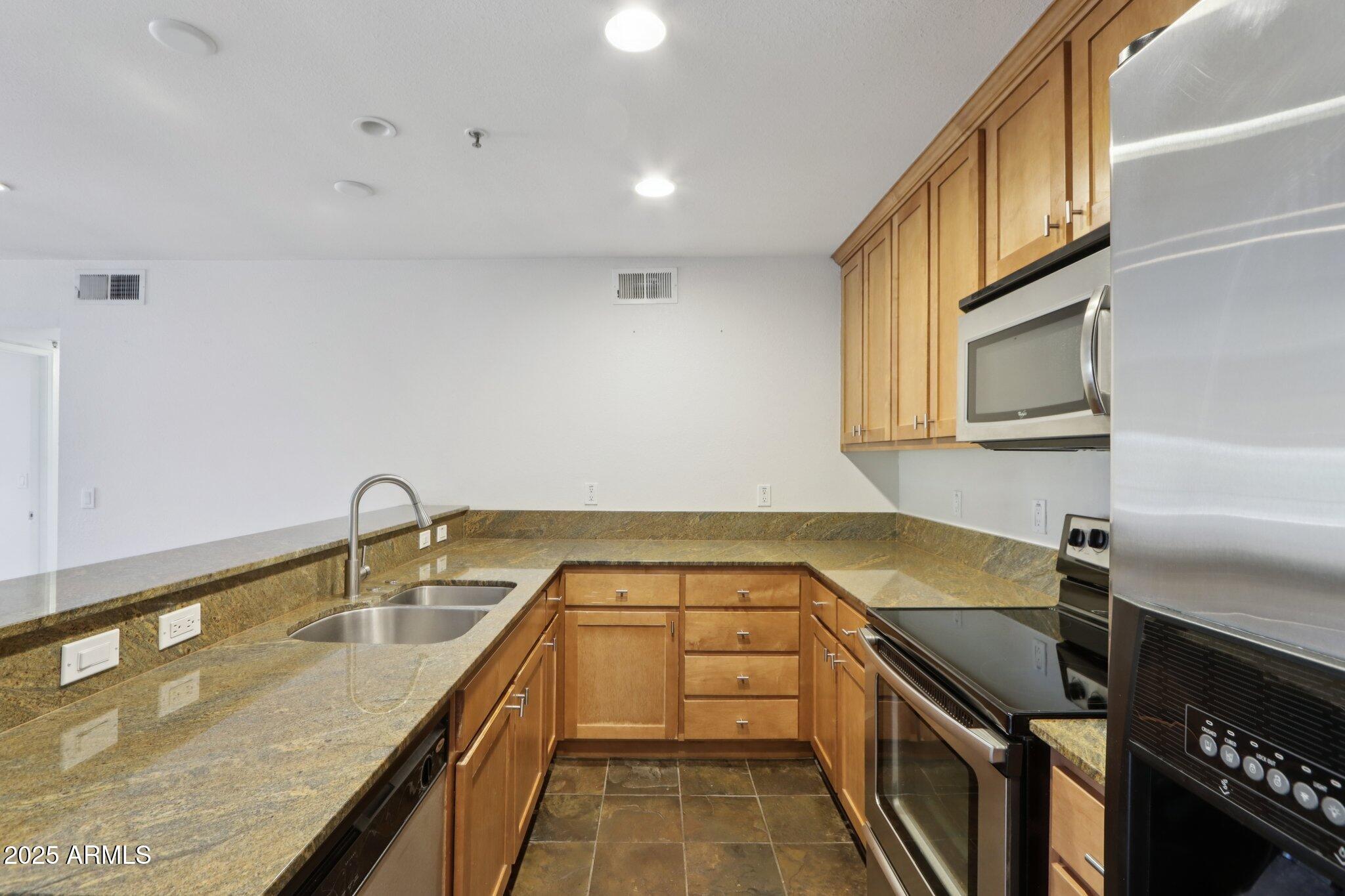 4704 E PARADISE VILLAGE Parkway N, 321