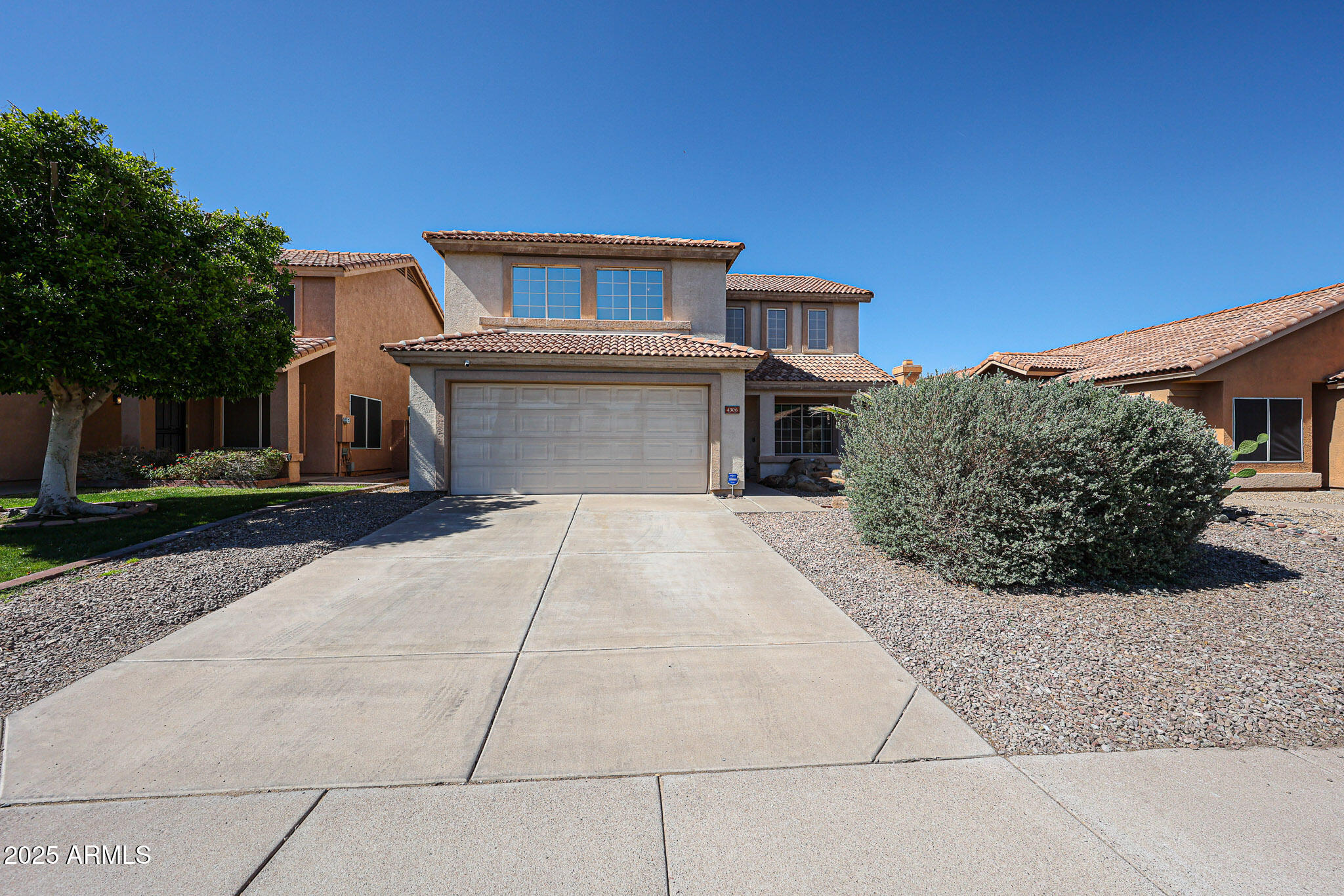 4306 E RAVEN Road