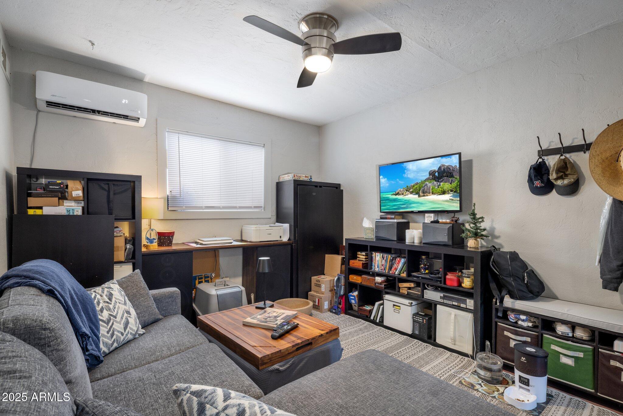 1640 E SOLANO Drive