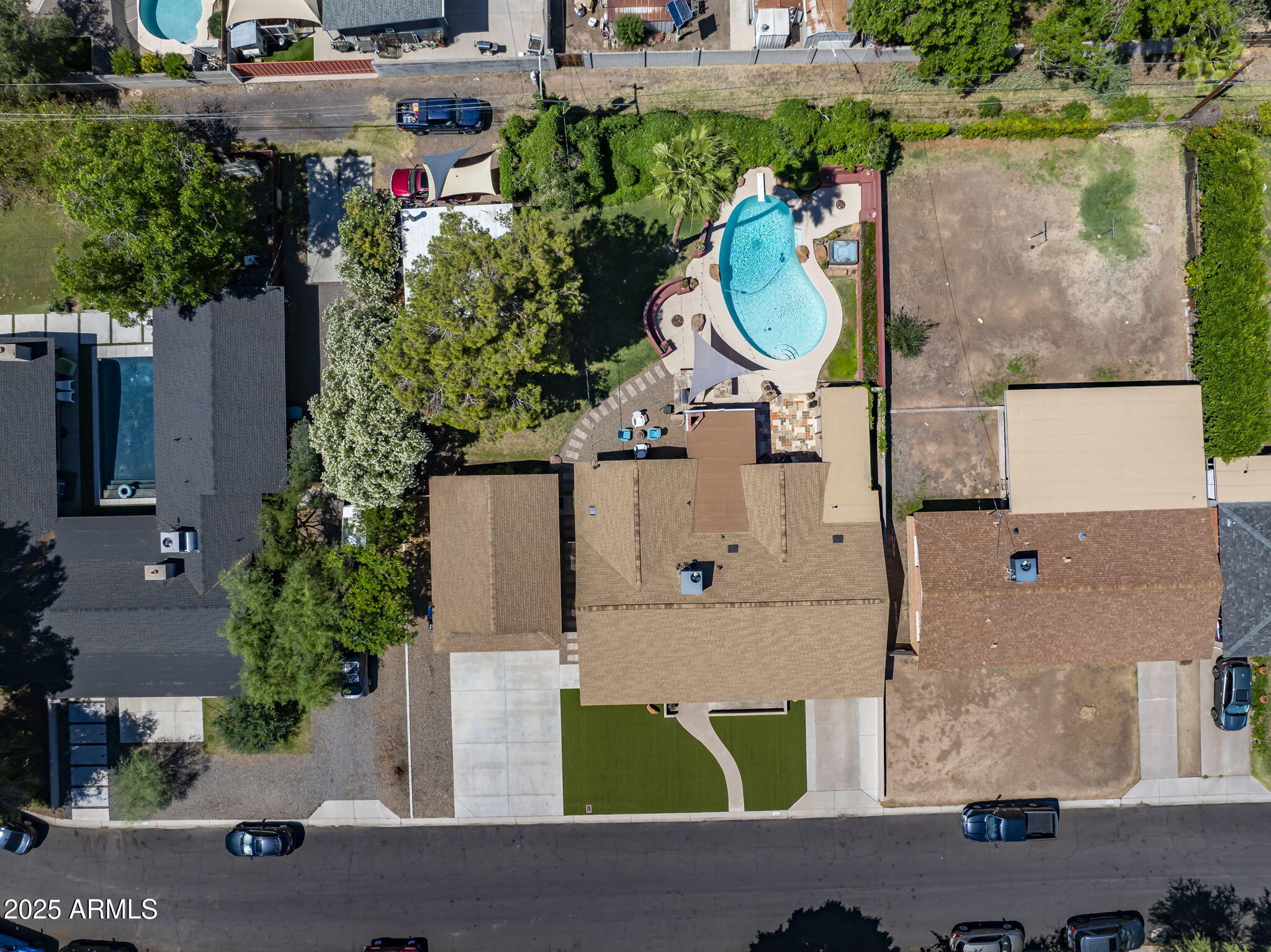 1640 E SOLANO Drive