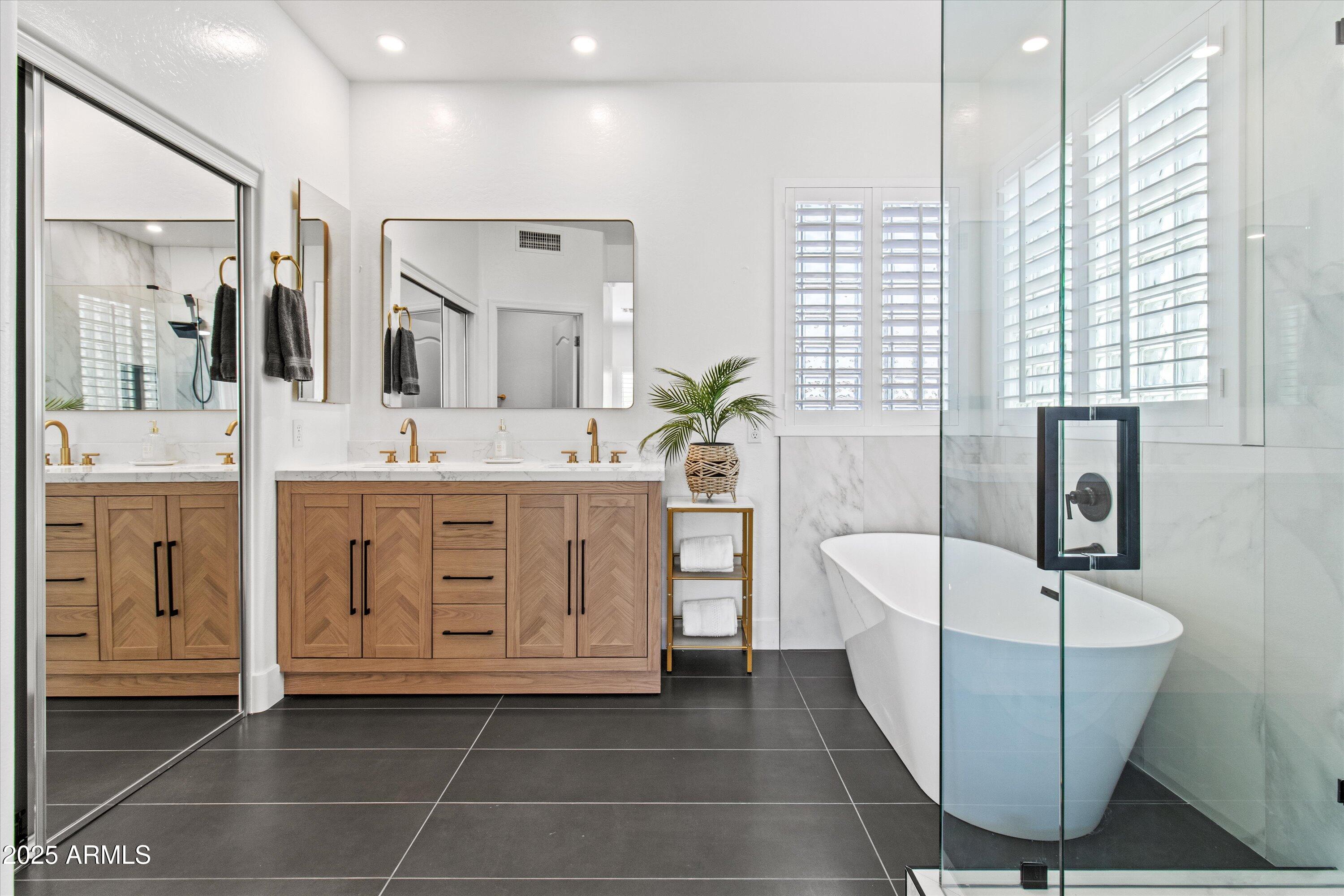 10415 E ROSEMARY Lane