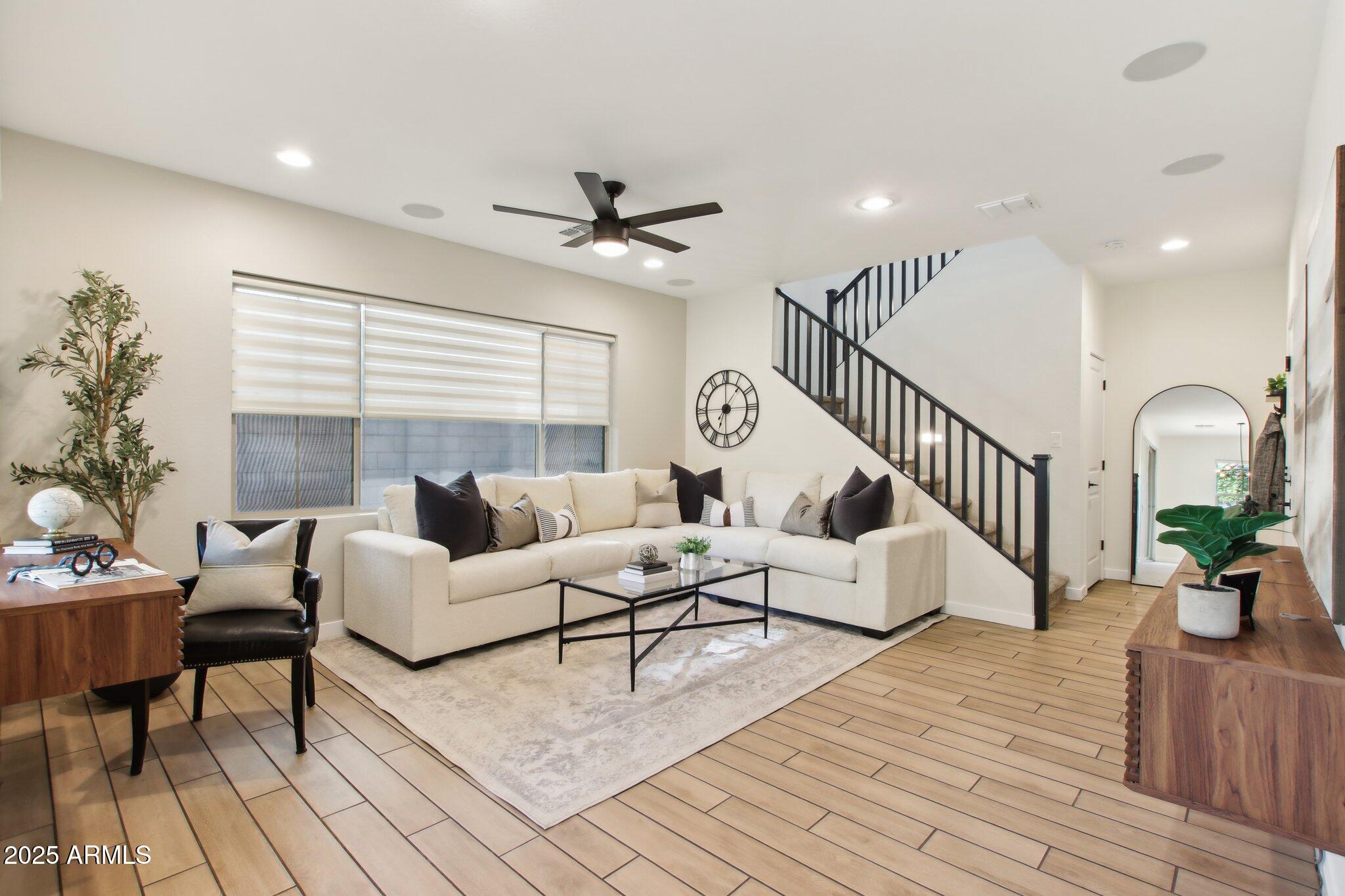 6641 N DESERT SHADOW Lane