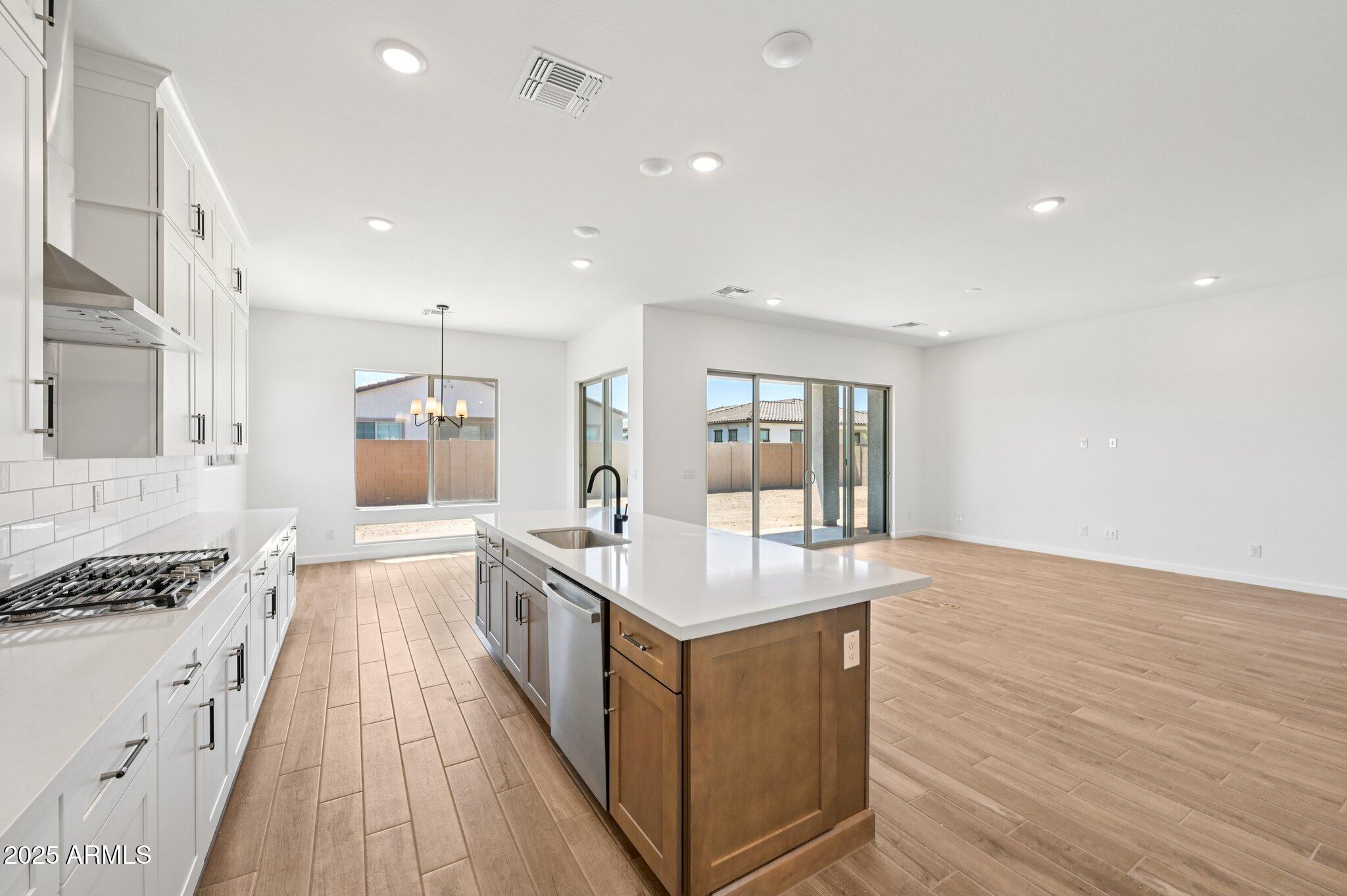 22937 E TWIN ACRES Drive