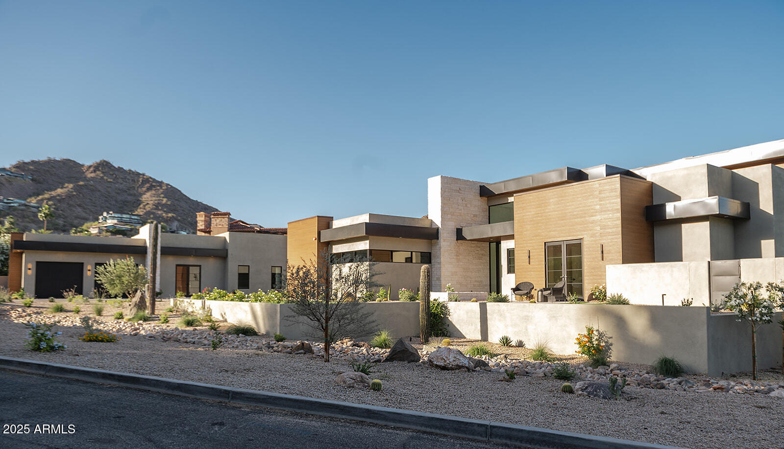 7215 N BLACK ROCK Trail