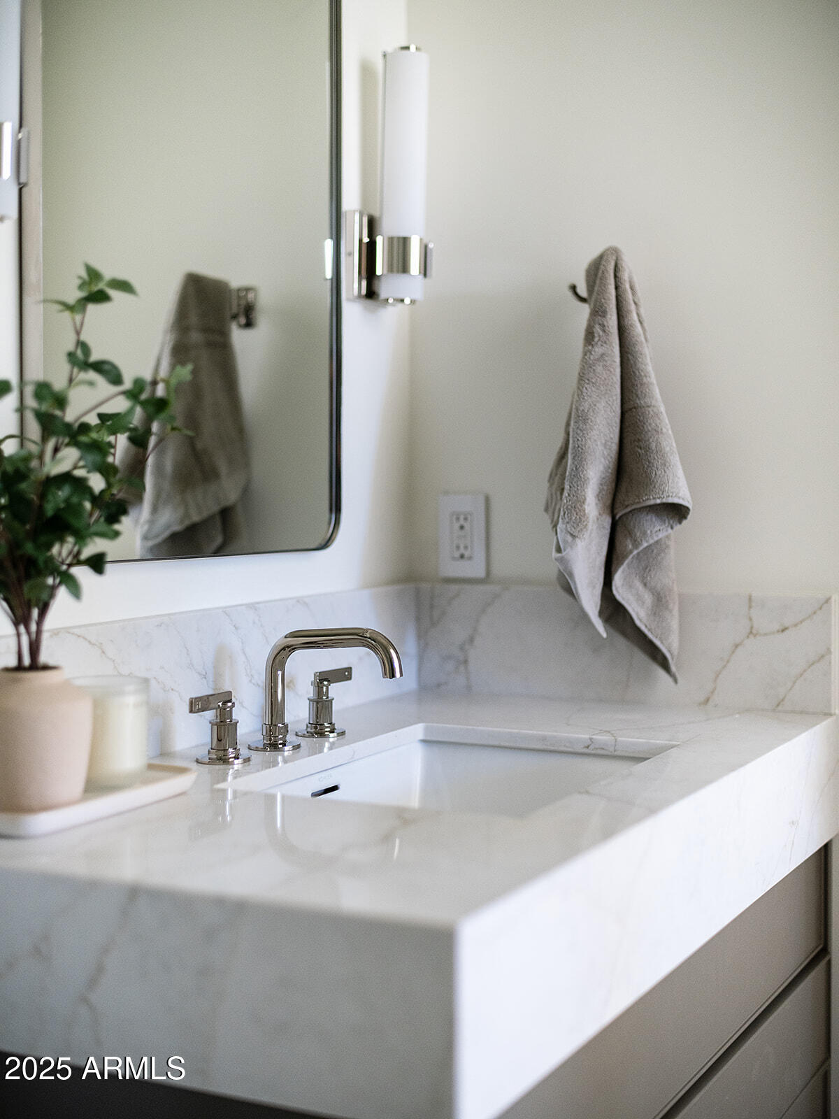 7215 N BLACK ROCK Trail