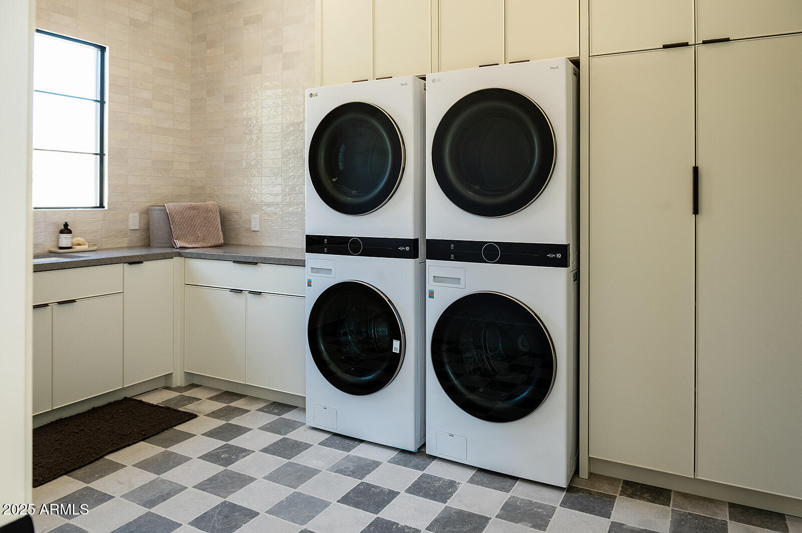 7215 N BLACK ROCK Trail