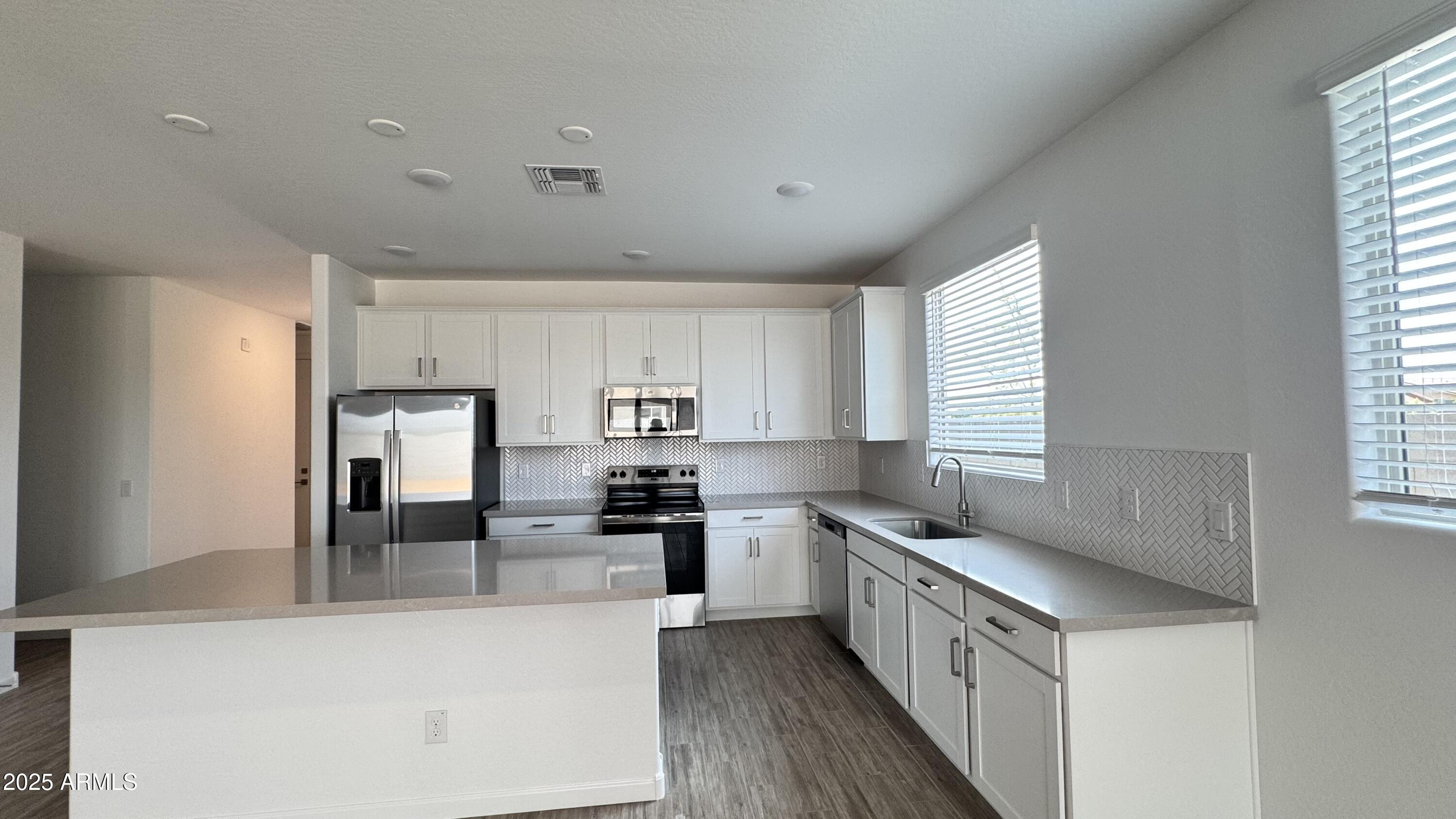 15796 W BERYL Avenue