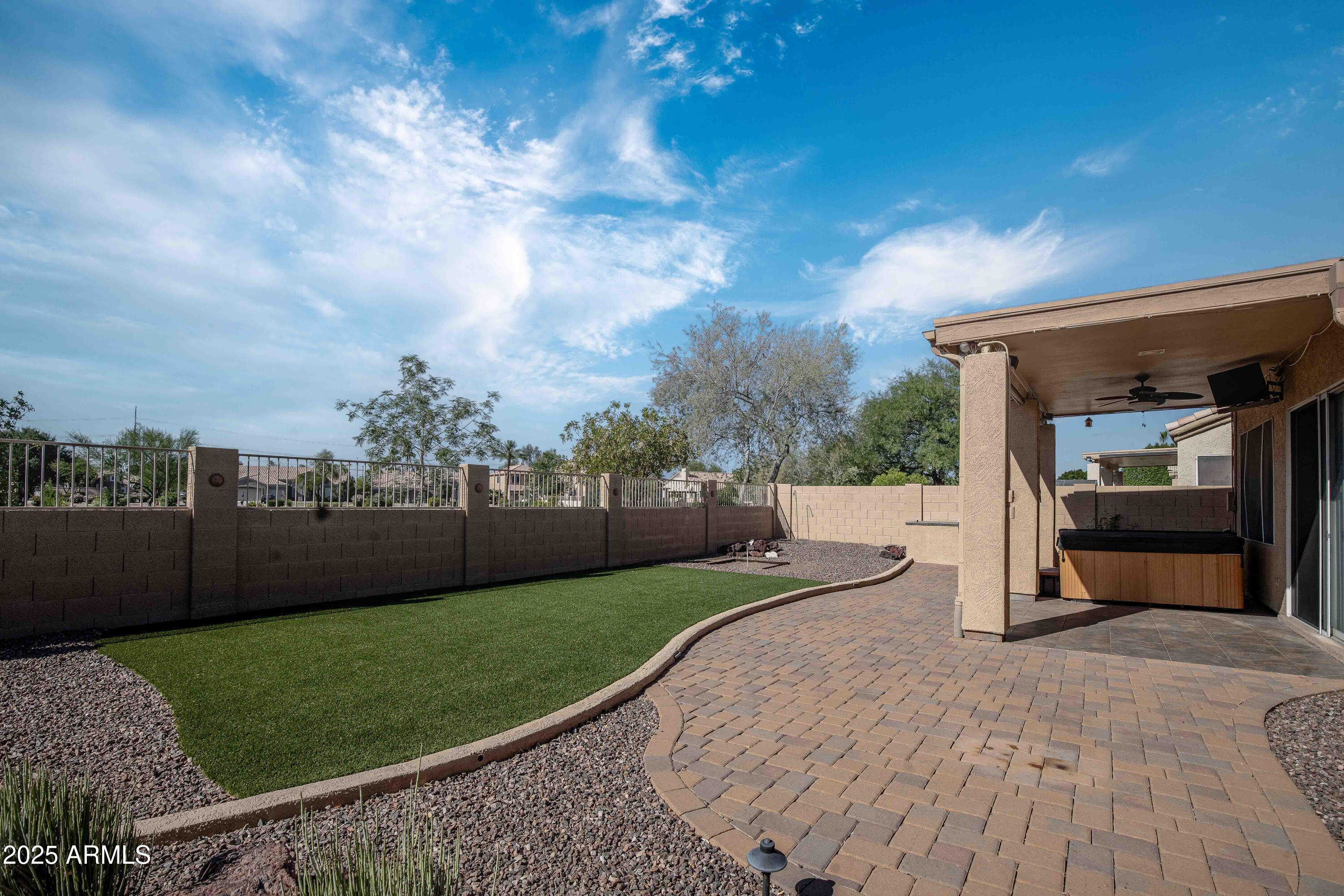 1398 W WINDHAVEN Avenue