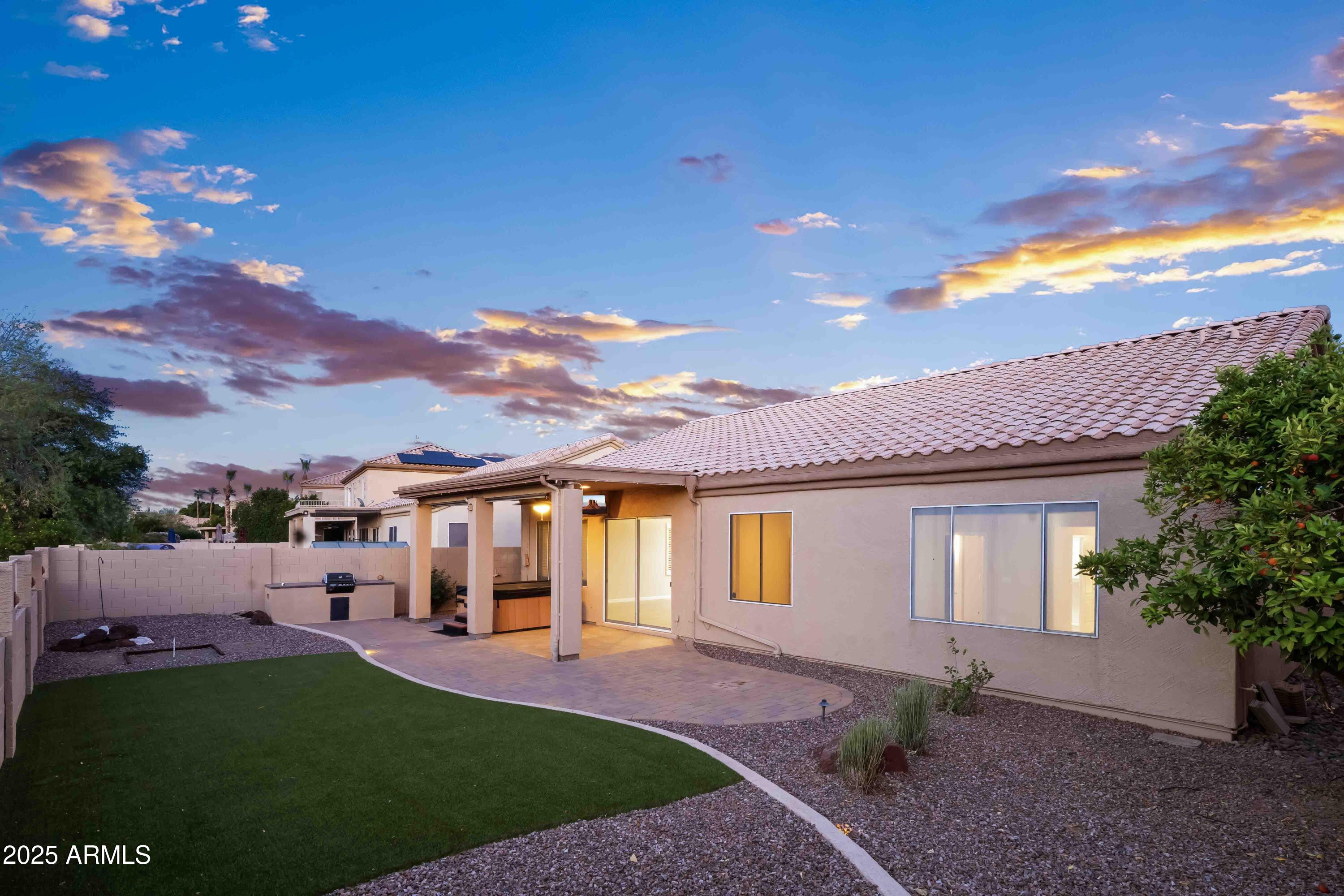 1398 W WINDHAVEN Avenue