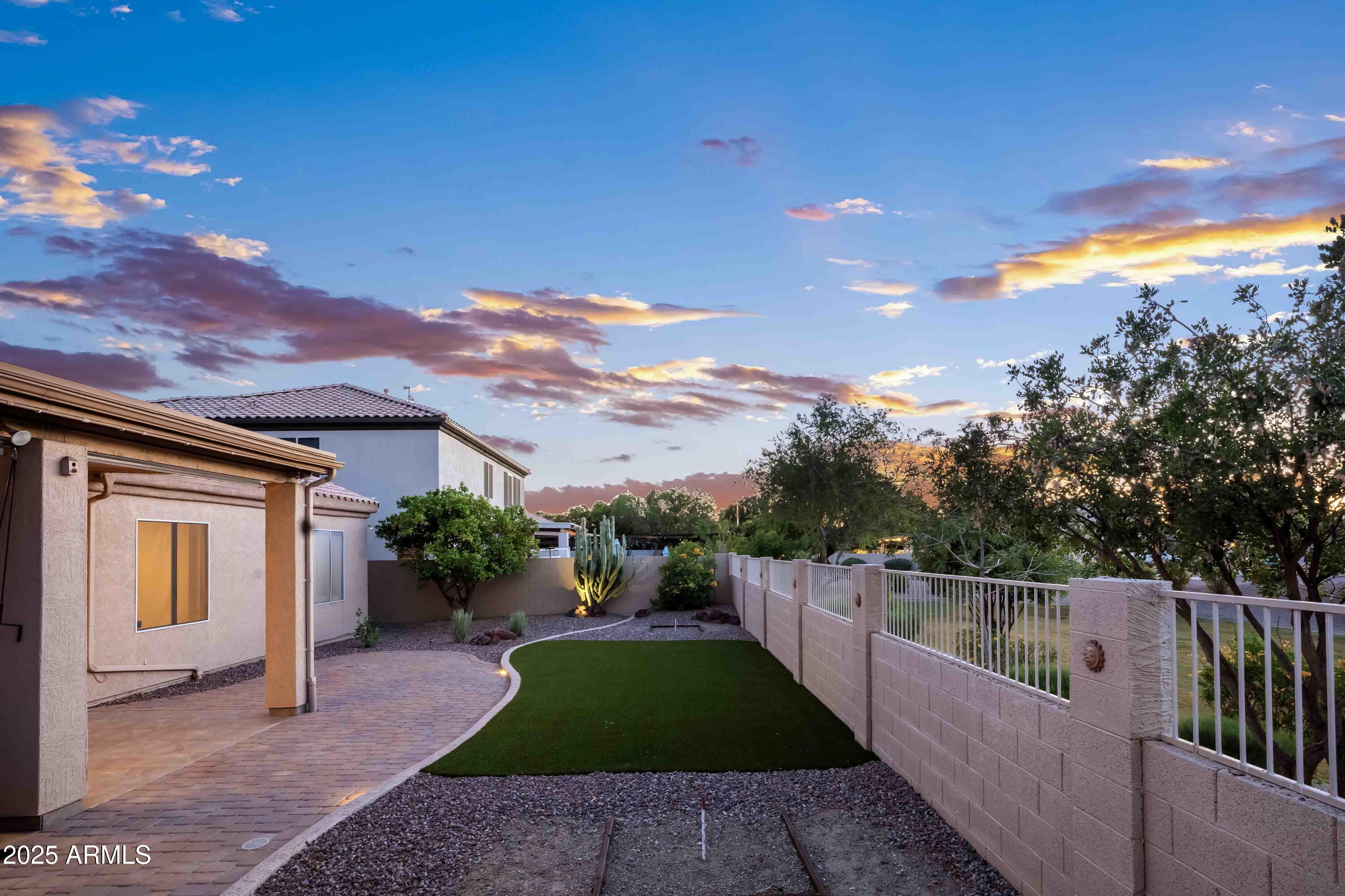 1398 W WINDHAVEN Avenue