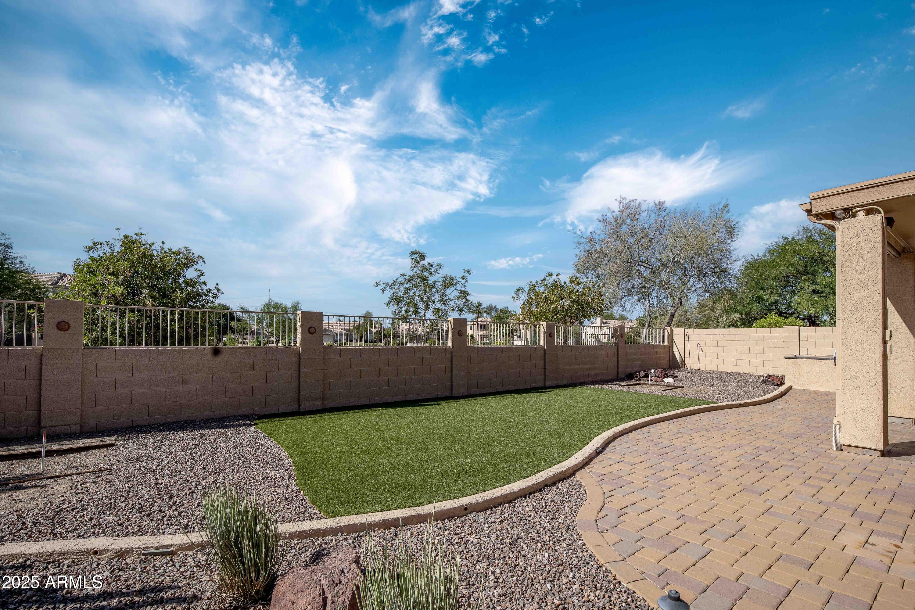 1398 W WINDHAVEN Avenue