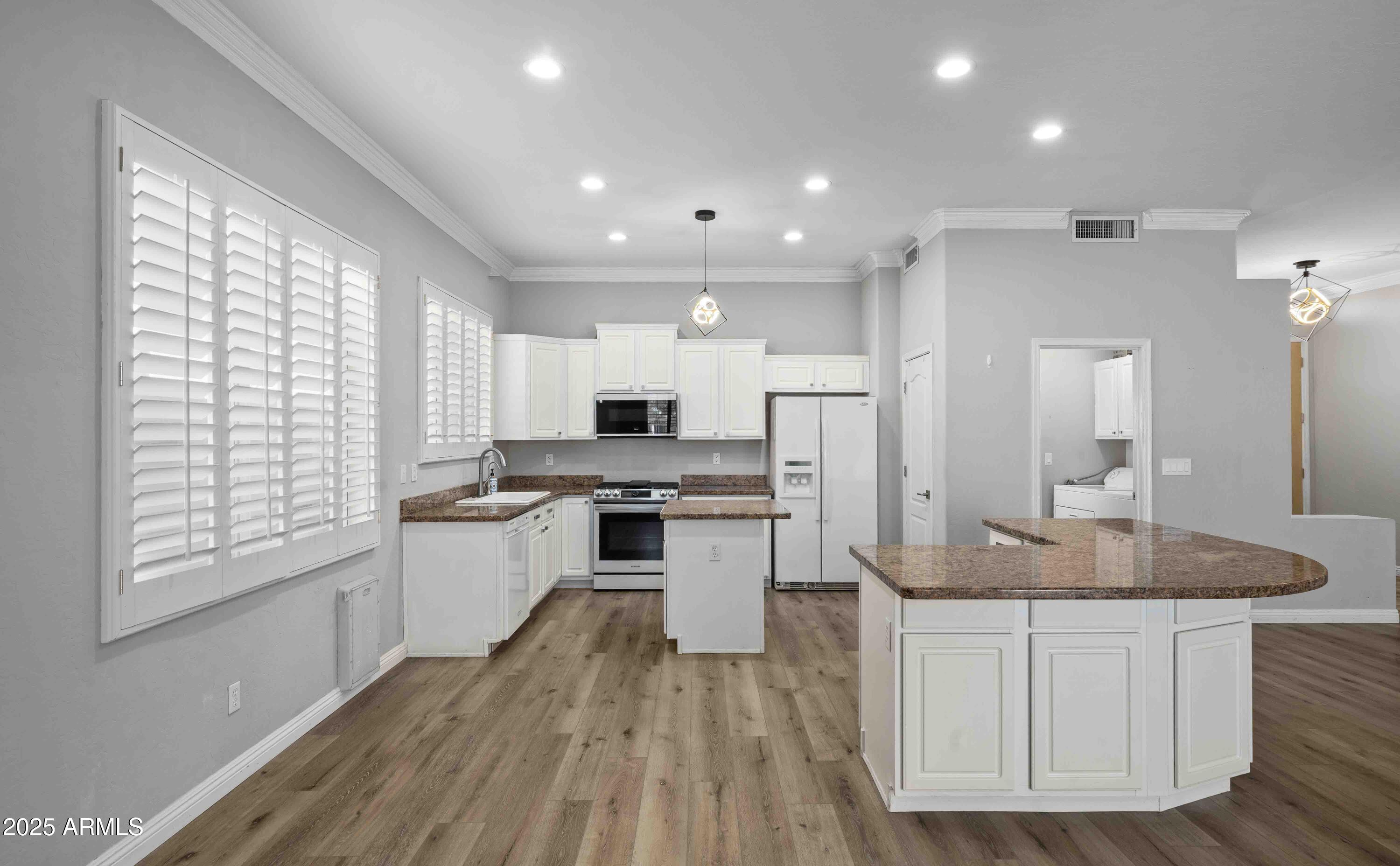 1398 W WINDHAVEN Avenue