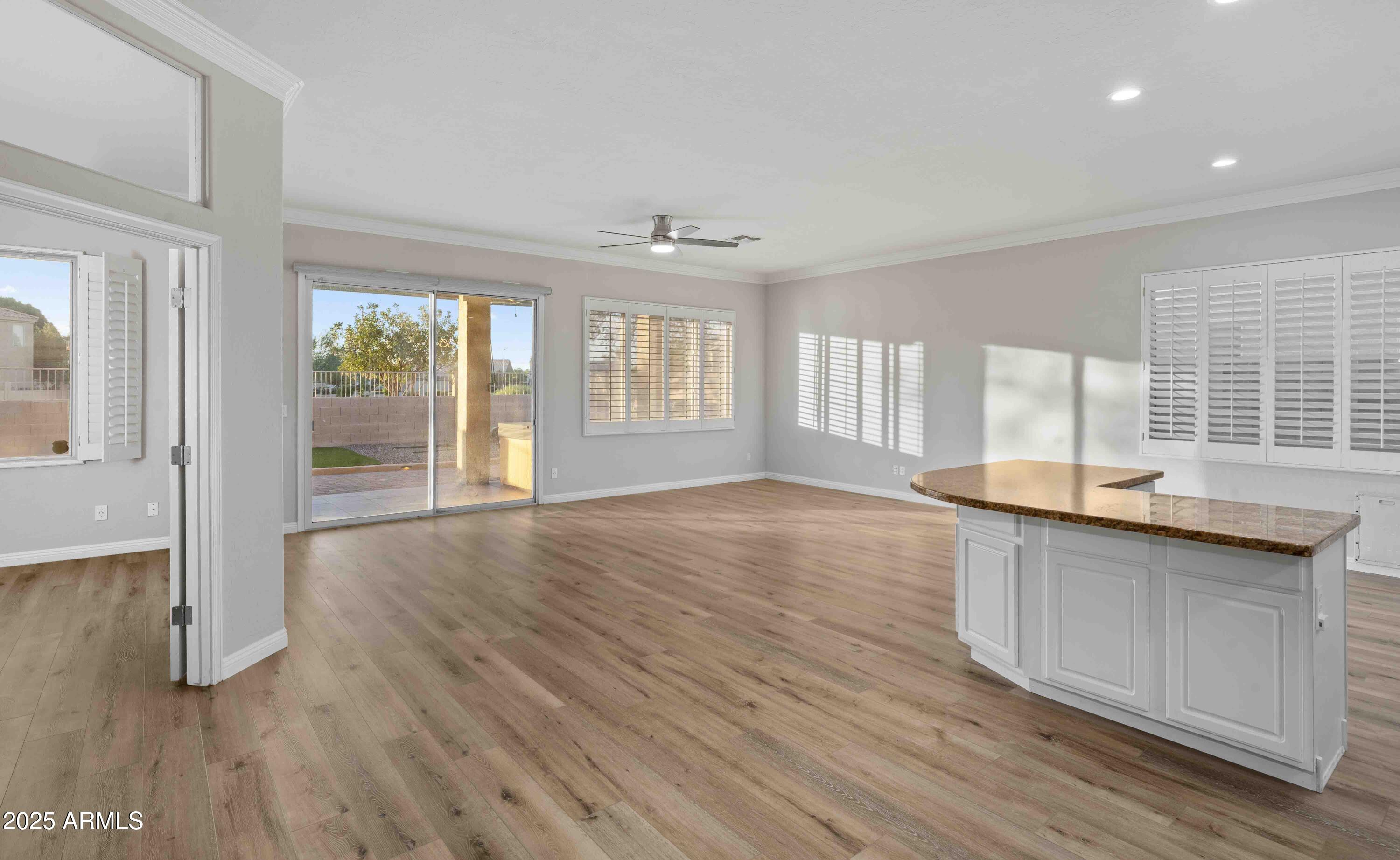 1398 W WINDHAVEN Avenue