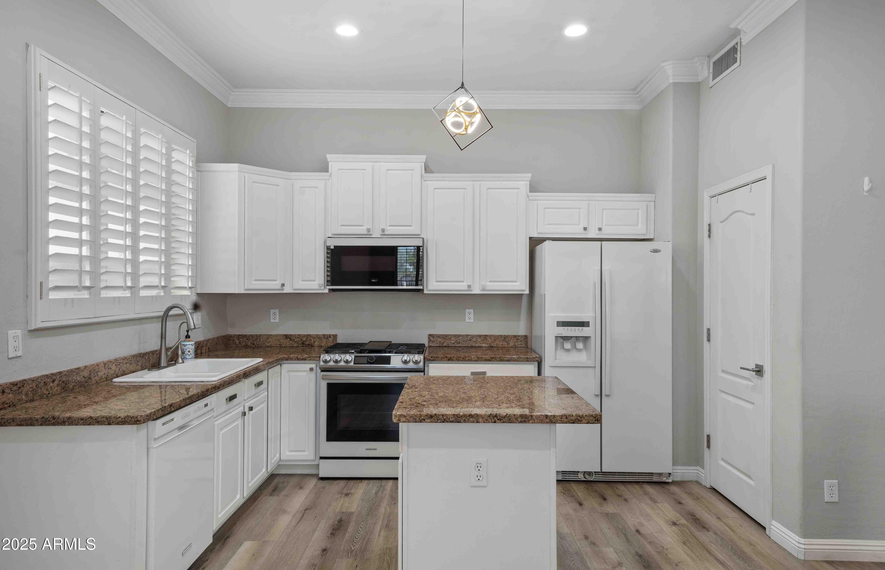 1398 W WINDHAVEN Avenue