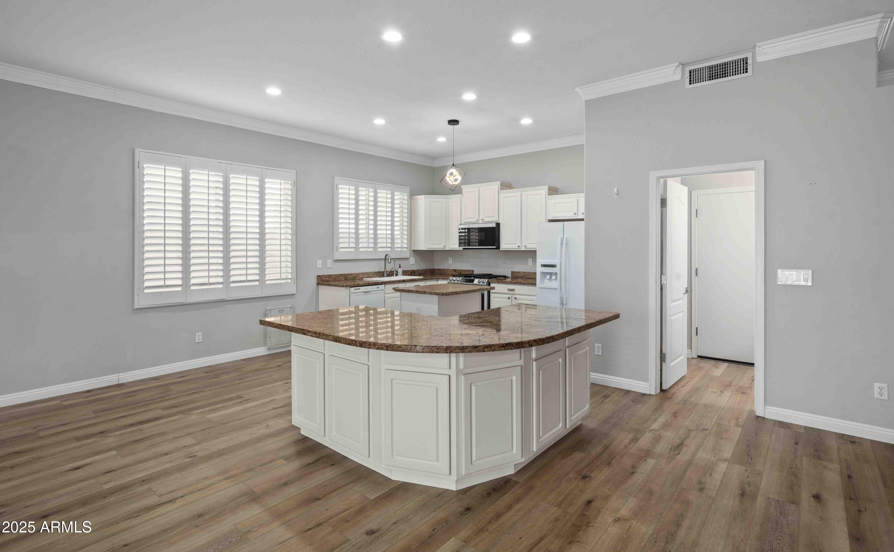 1398 W WINDHAVEN Avenue