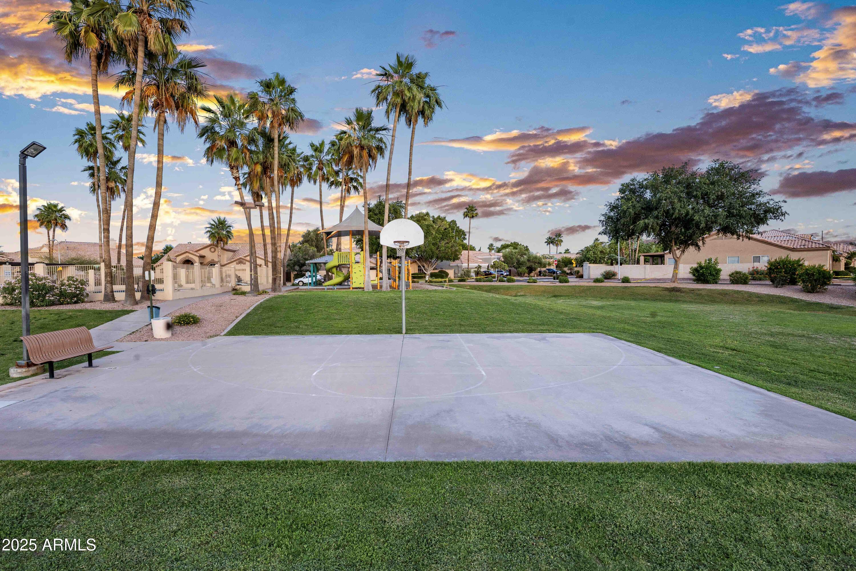 1398 W WINDHAVEN Avenue