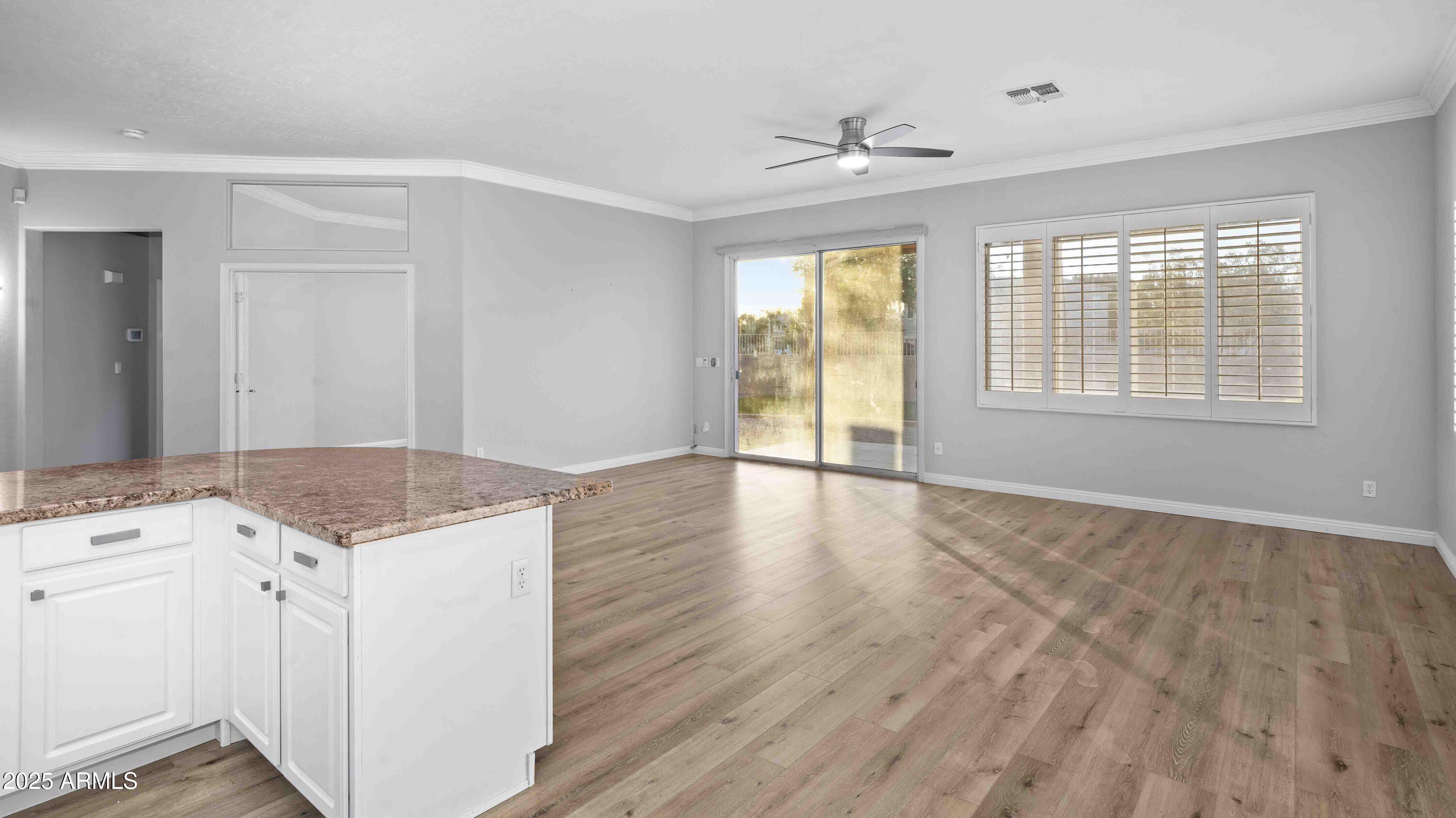 1398 W WINDHAVEN Avenue