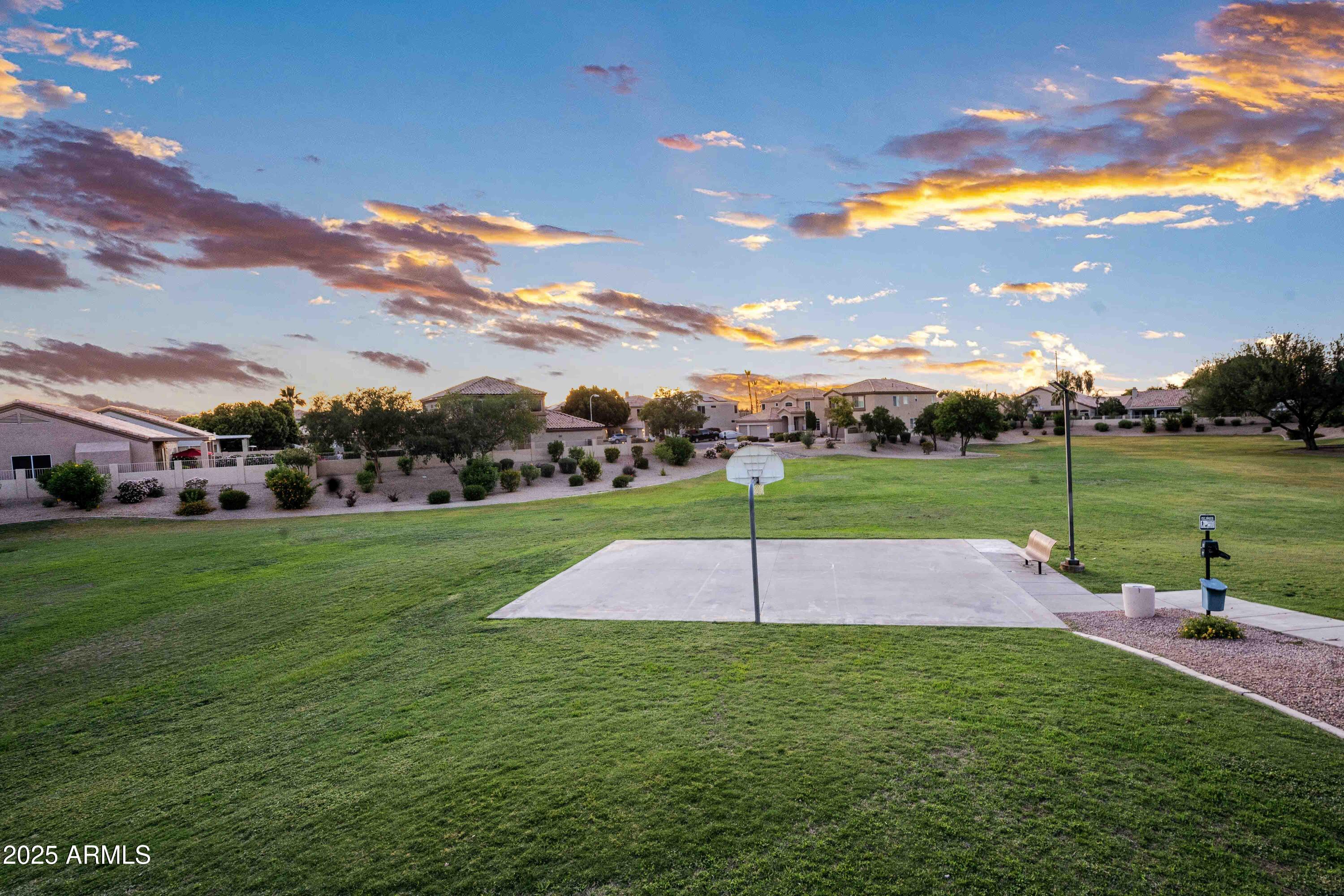 1398 W WINDHAVEN Avenue