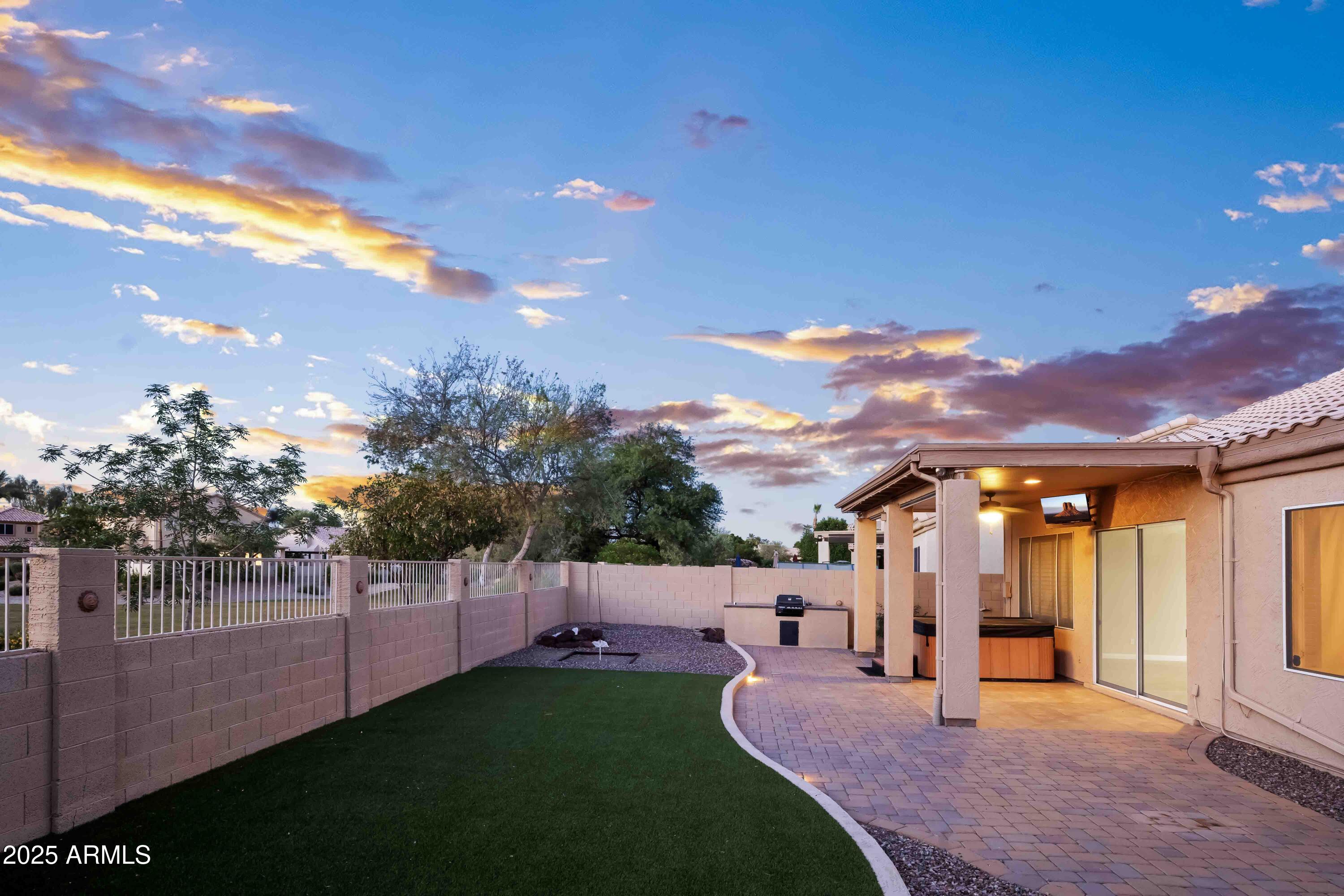 1398 W WINDHAVEN Avenue