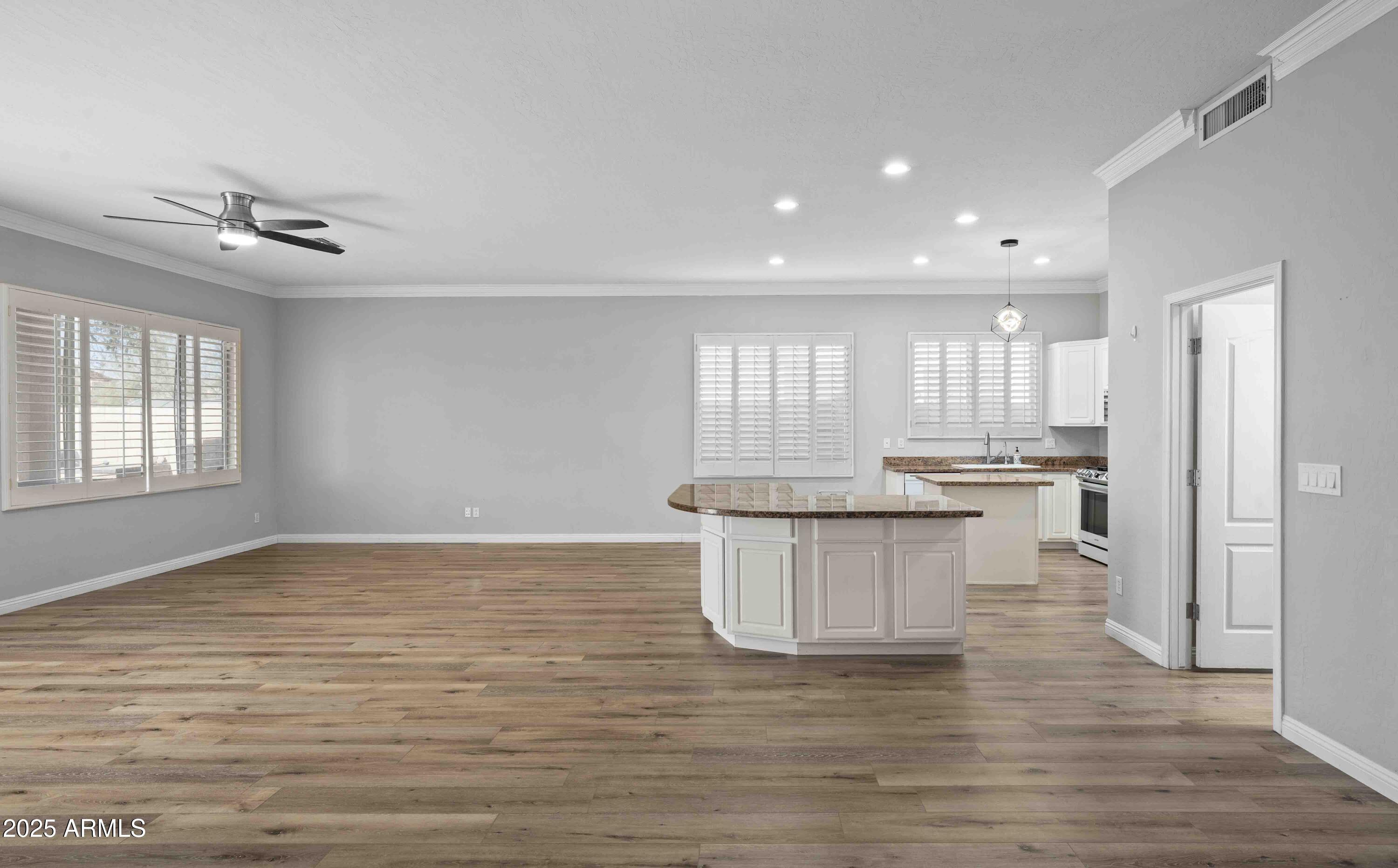 1398 W WINDHAVEN Avenue