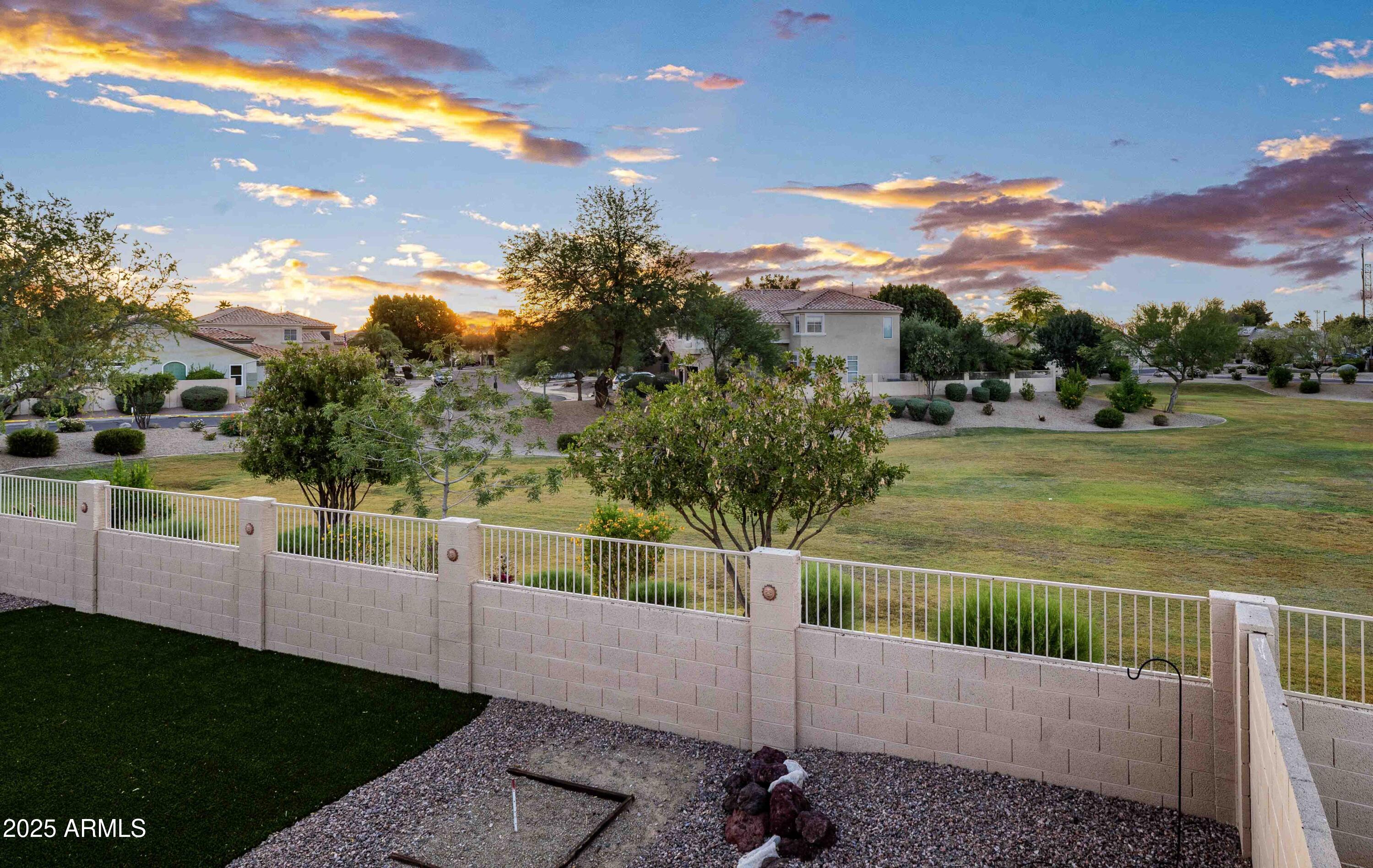 1398 W WINDHAVEN Avenue