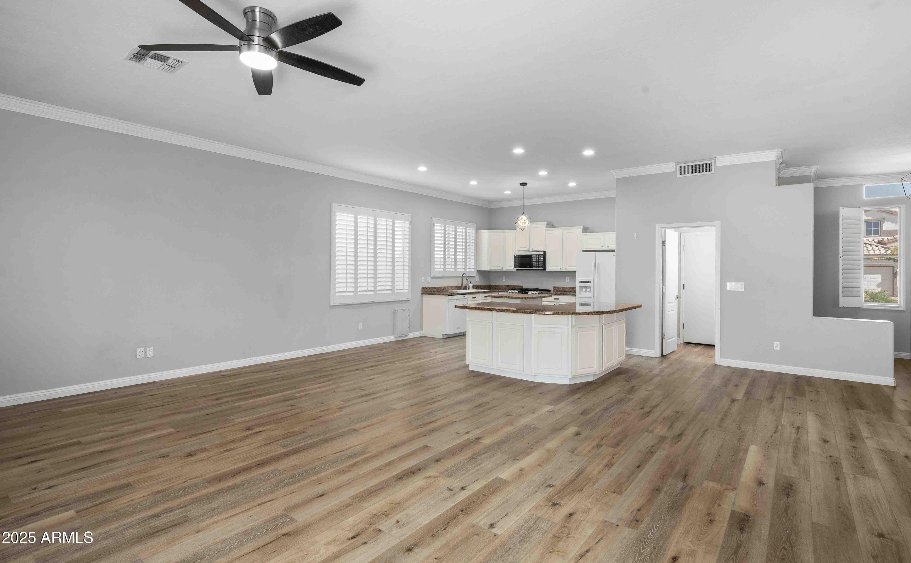 1398 W WINDHAVEN Avenue