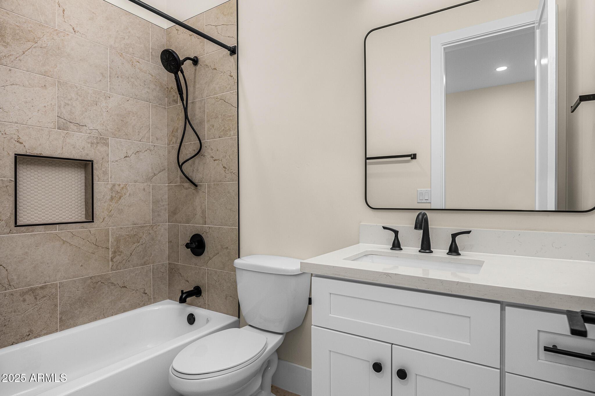 4124 E INDIANOLA Avenue